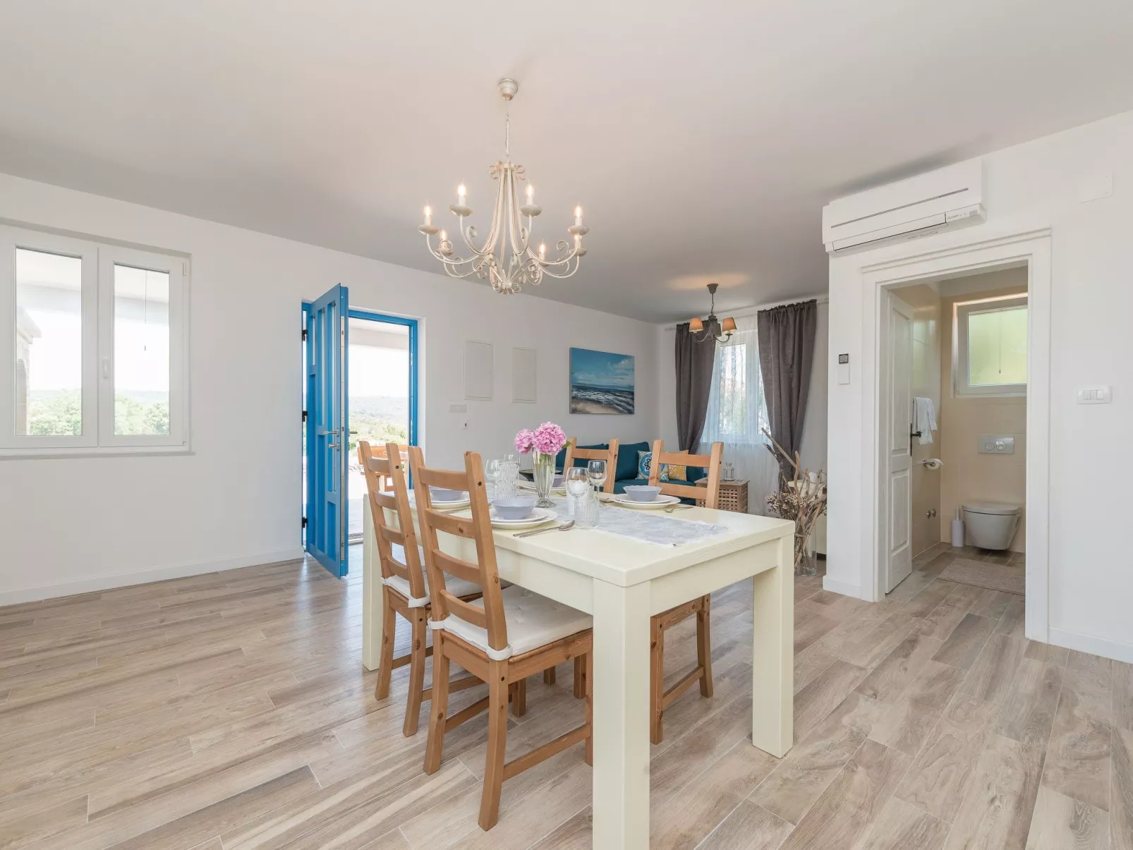 "Ena" mit Blick auf das Wasser-Binnen