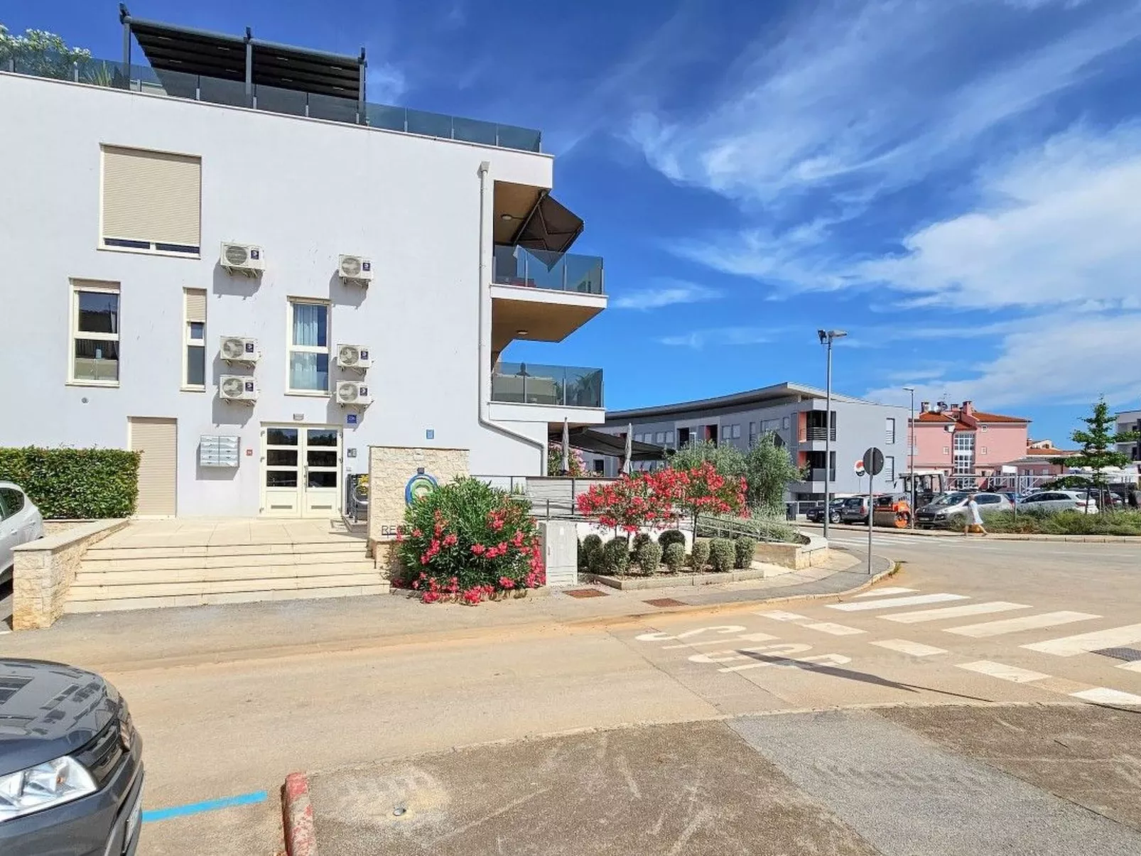 Green Oasis mit Schwimmbad-Buiten