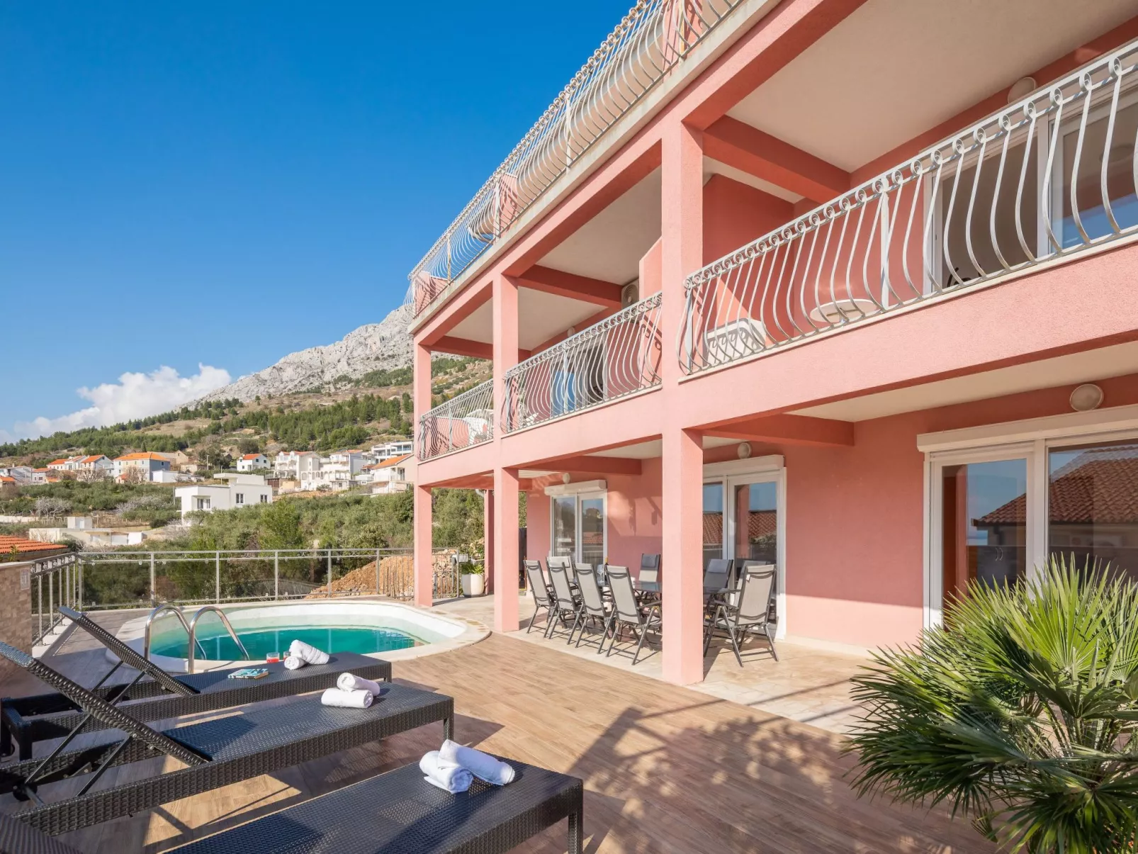 Für 12 Personen in Stanići, Dalmatien (Mitteldalmatien)-Image-tags.info