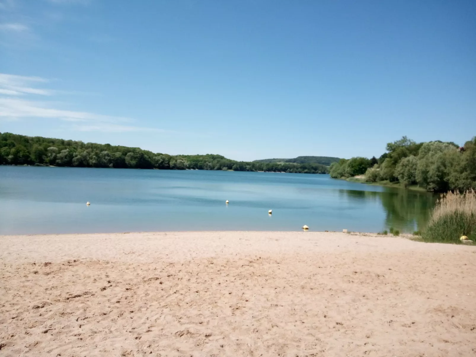 Großes Ferienhaus mit Terrasse und Garten-Buiten