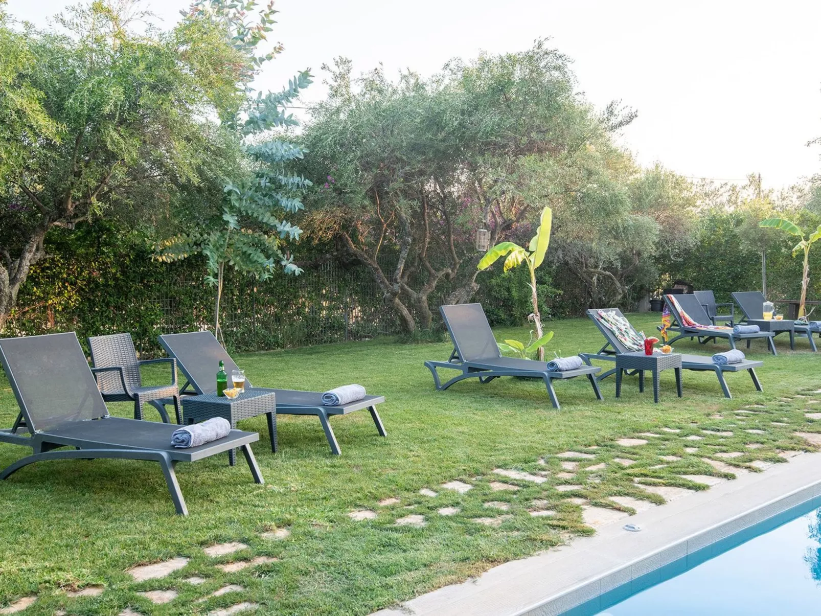 Geräumige Familienvilla, privater Pool und Garten-Image-tags.info