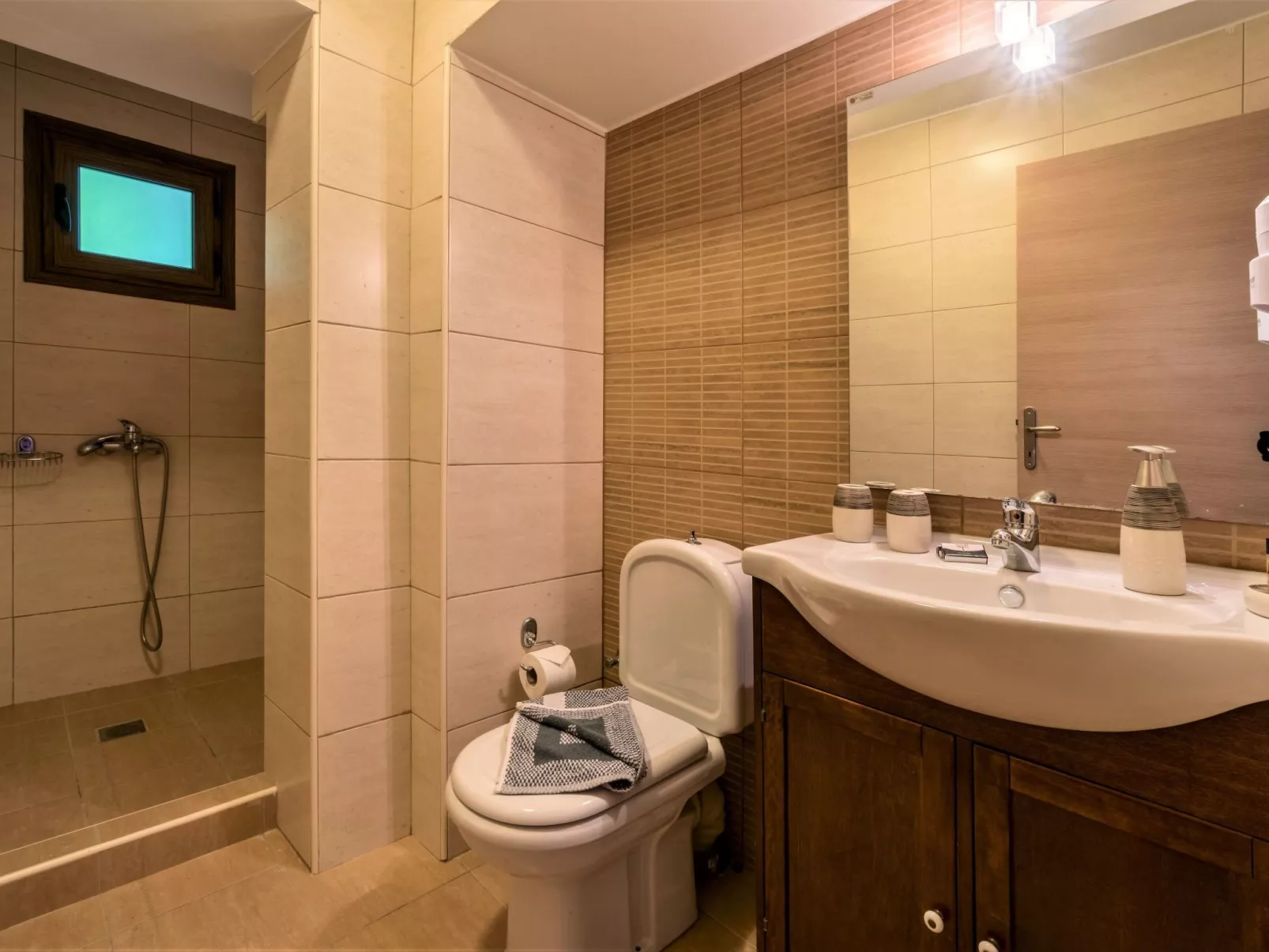 Villa Zeus mit privatem Pool und Jacuzzi-Binnen