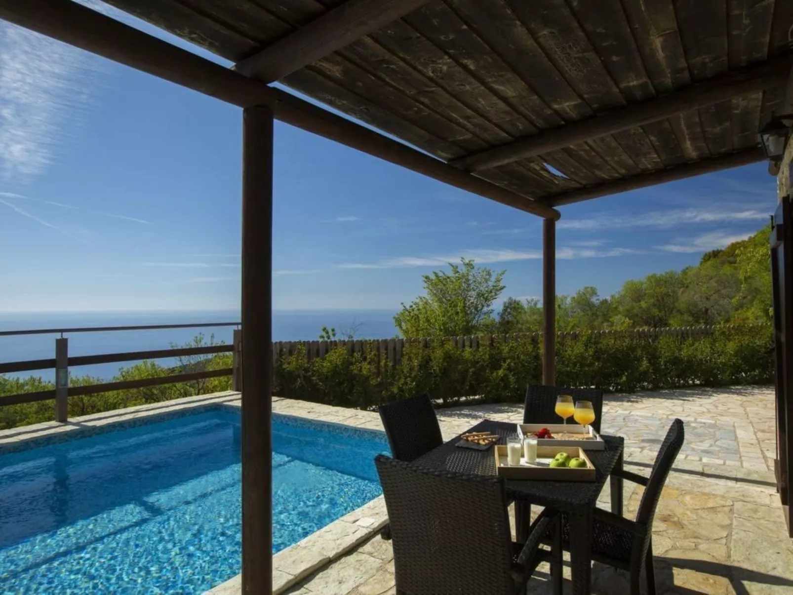 In Apollonii mit privatem Pool-Buiten