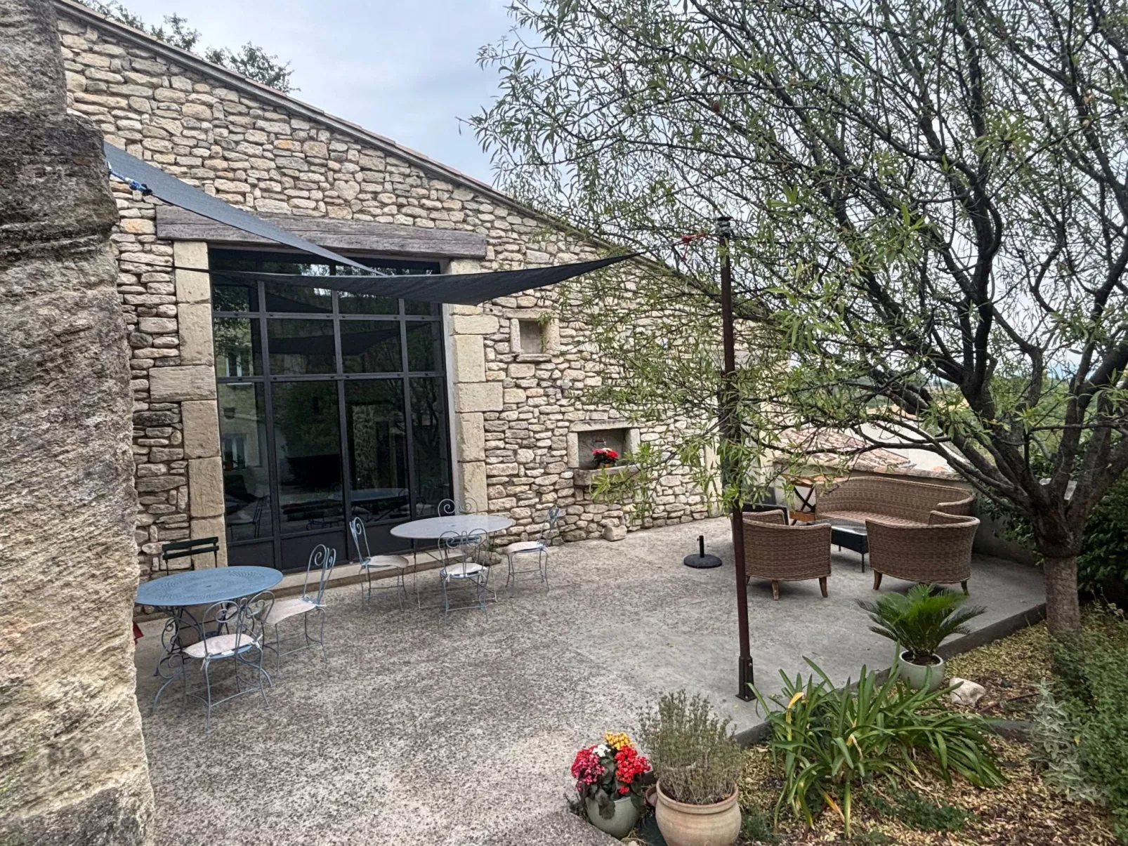 Dorfhaus in provencal mit Pool-Binnen