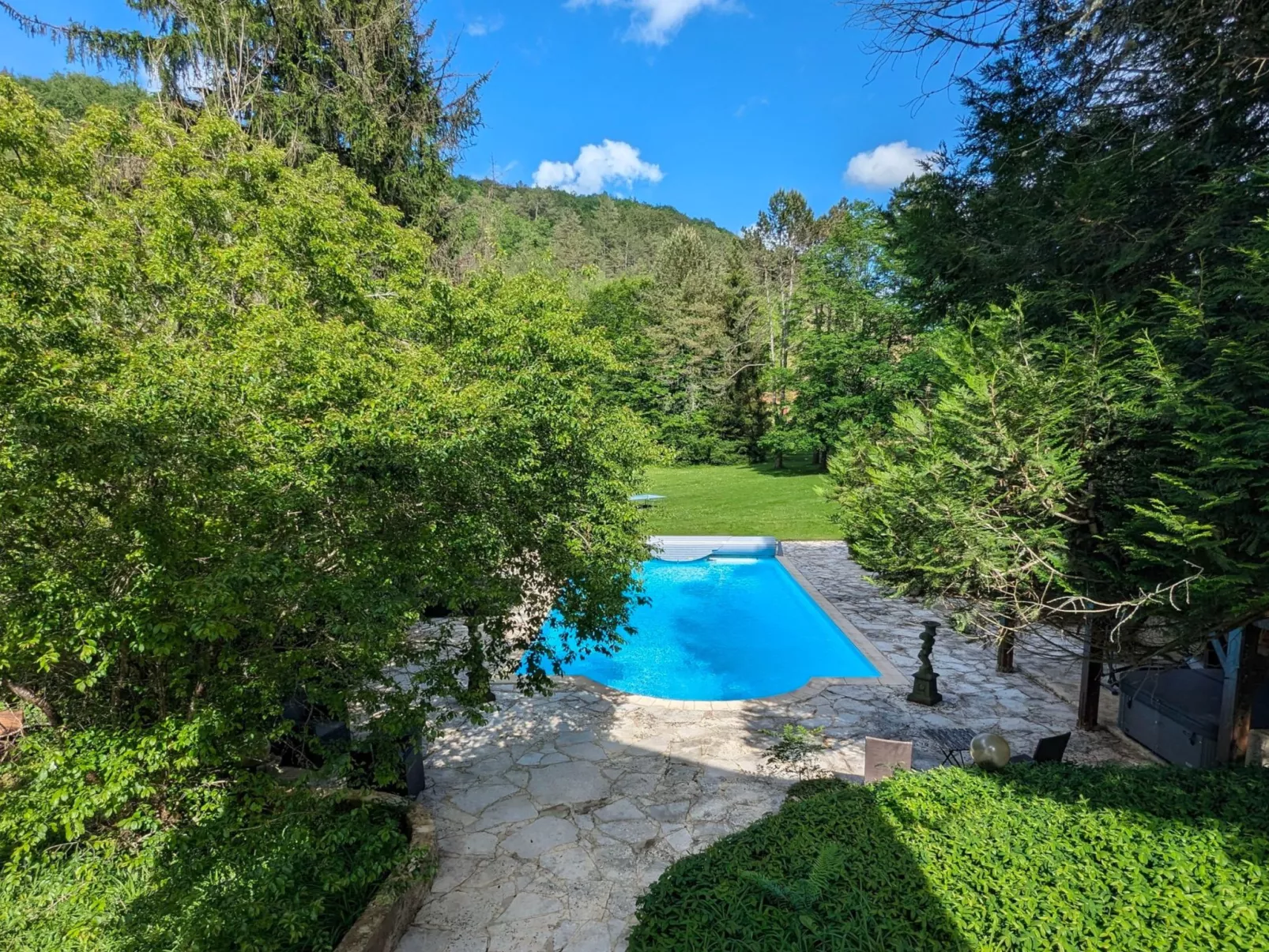 Im Herzen des Périgord Noir in der Nähe von Limeuil-Buiten