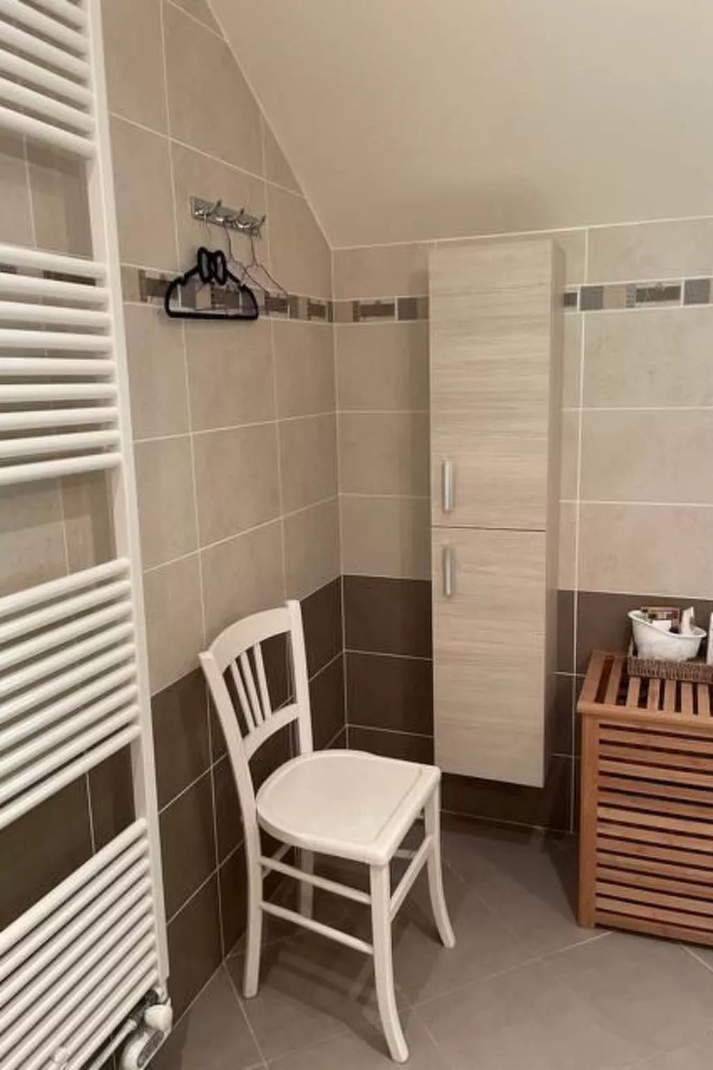 In Aiguebelette-Le-Lac mit Garten, Terrasse und Grill-Binnen