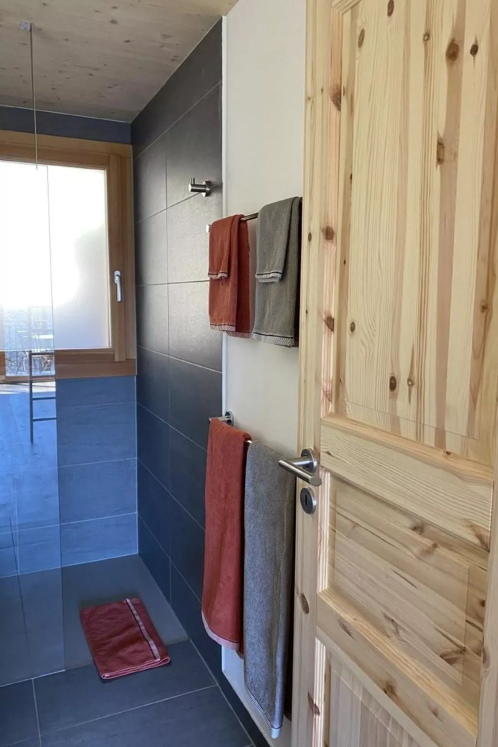 La Perla-Image-tags.info