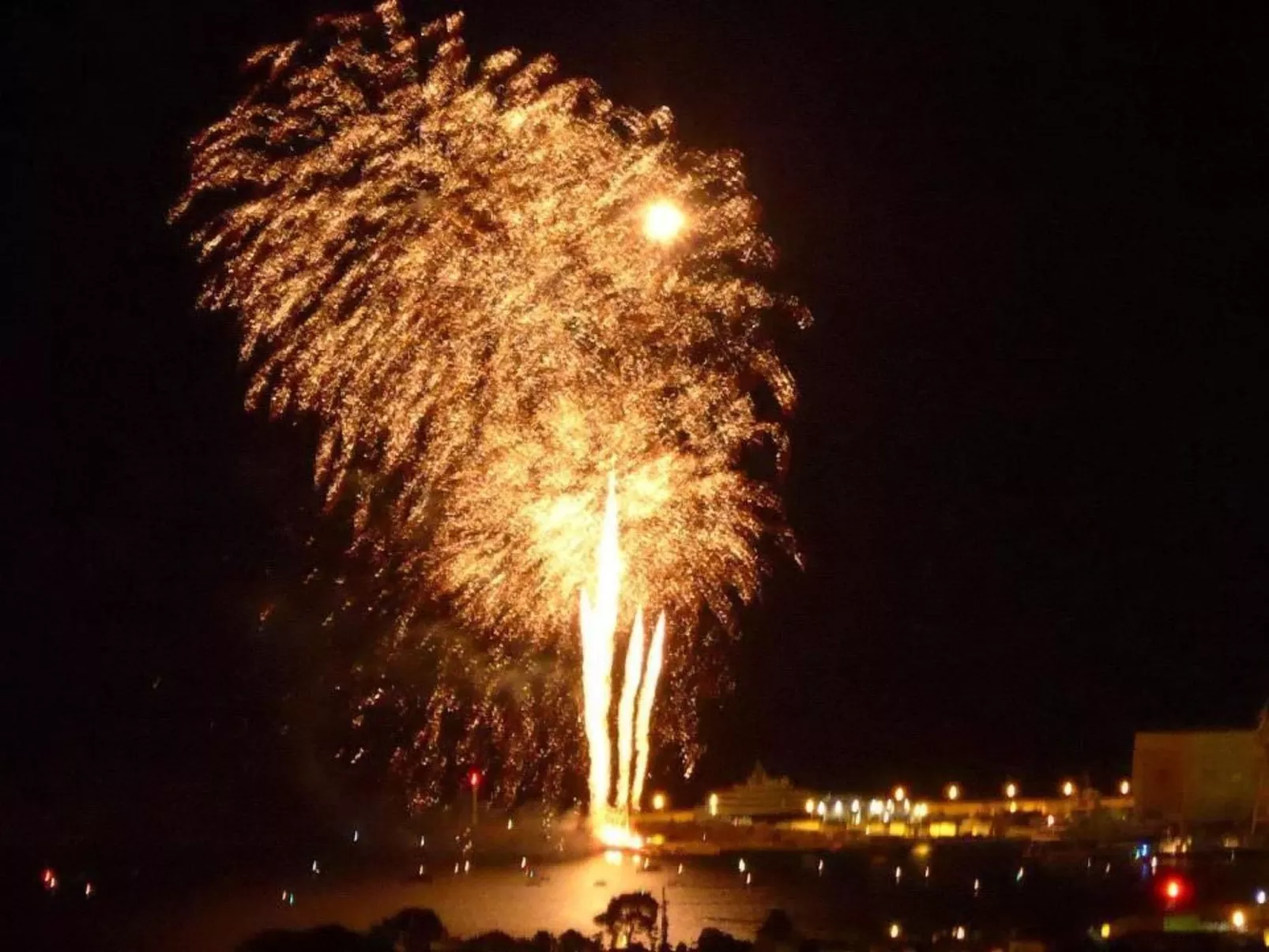 Villa und Pool mit Meerblick nur für Sie - Buiten