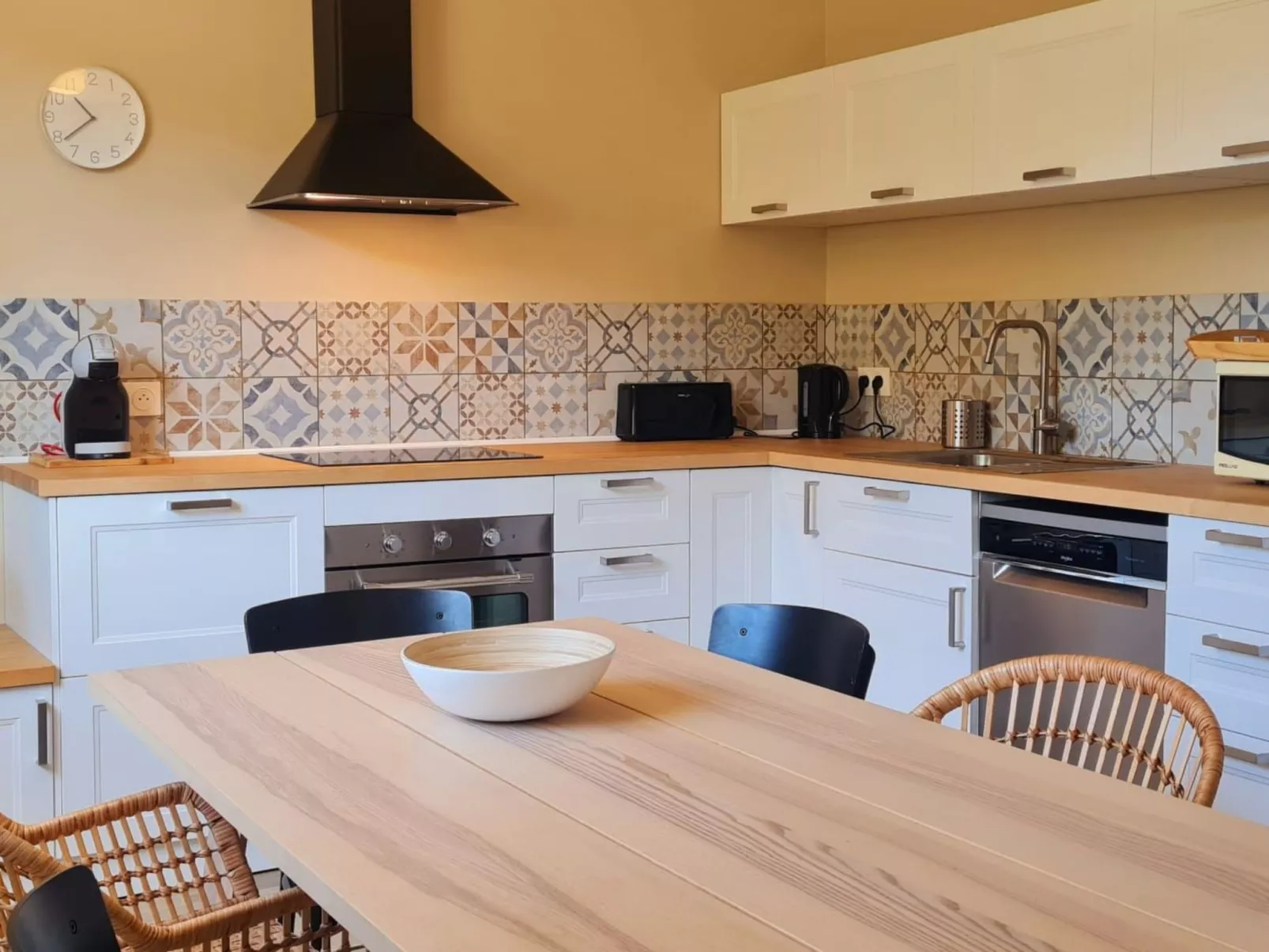 Im Herzen eines Weinguts, Terrasse und Balkon mit Bergblick, Schwimmbad