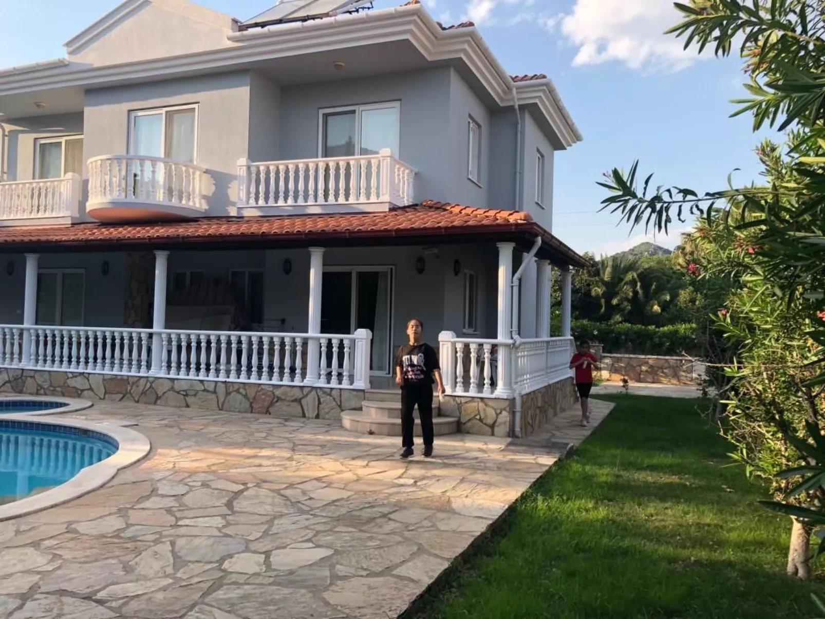 Mit Garten, Grill und Terrasse-Buiten