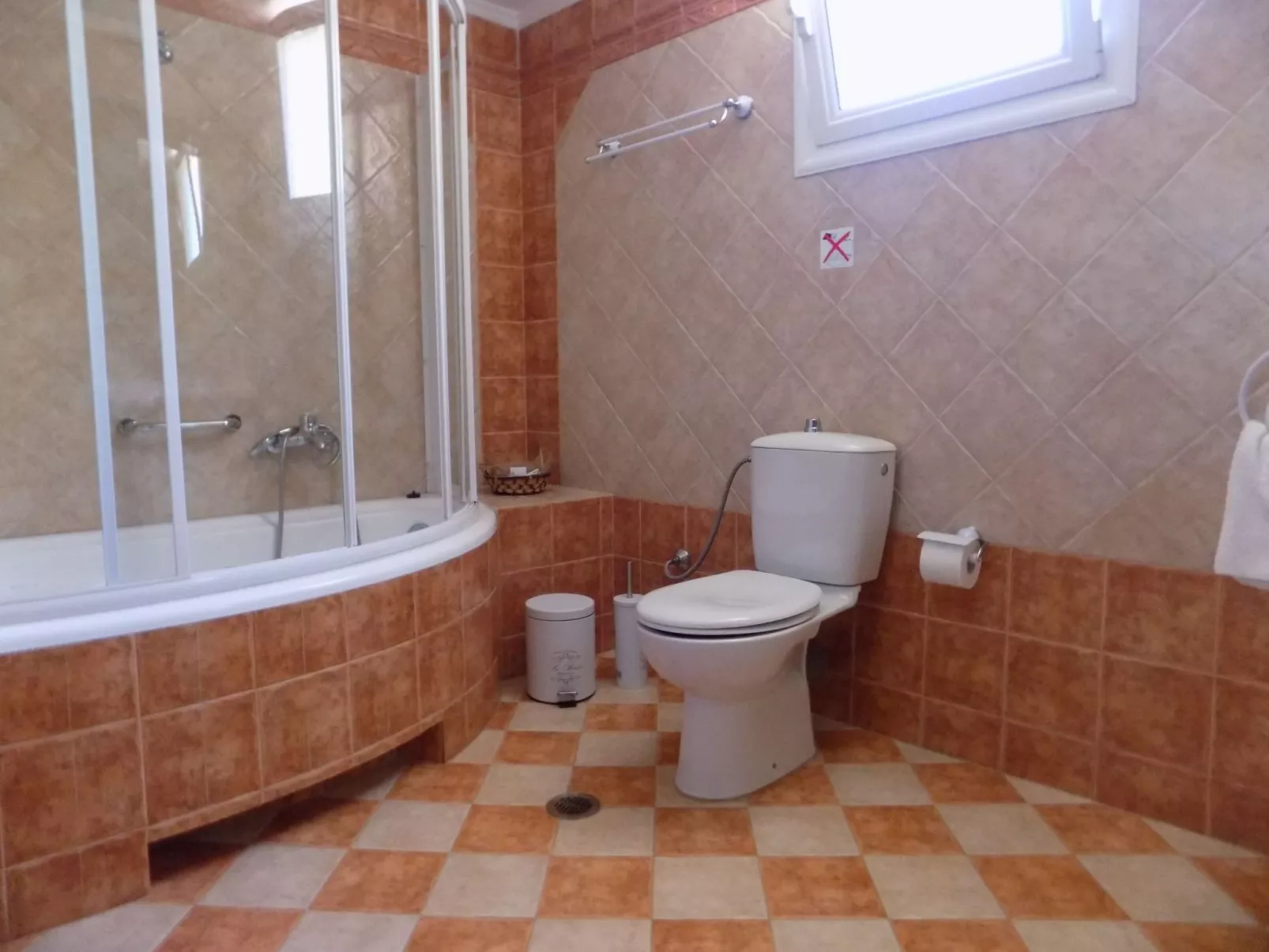 "Villa Rodon" mit privatem Pool-Binnen