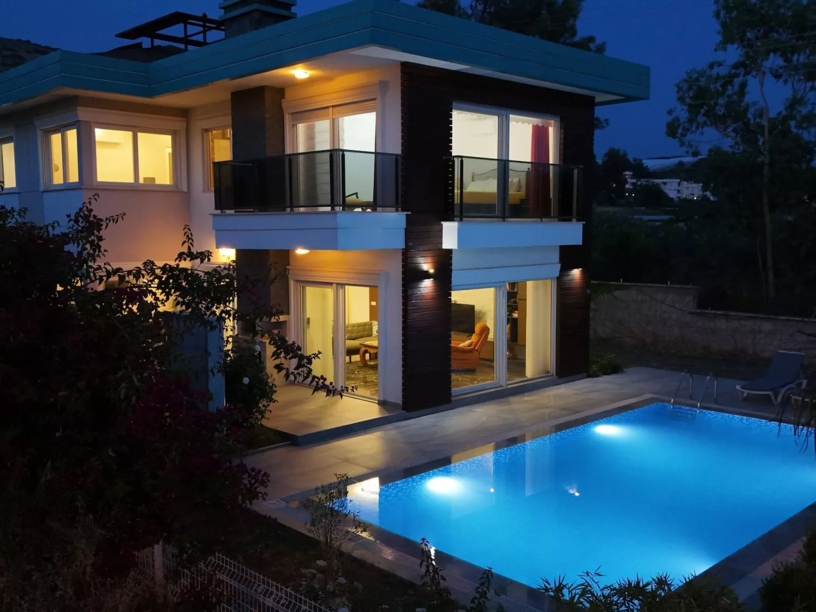 Genießen Sie Ihre sonnige Reise mit "NarVilla"-Image-tags.info