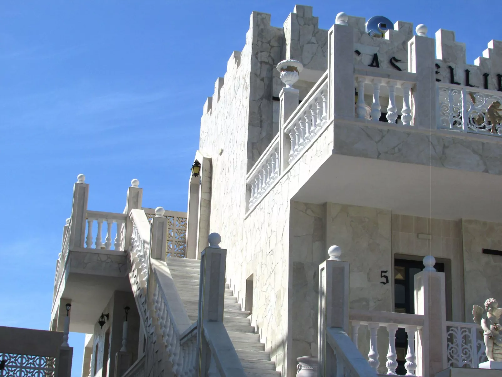 Castellino-Studios-Image-tags.info