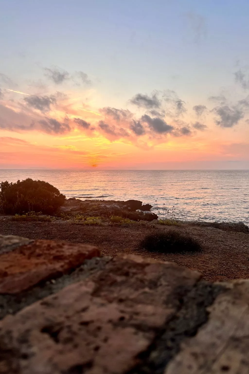 Familienrückzug mit Meerblick in den Genari Apartments-Buiten