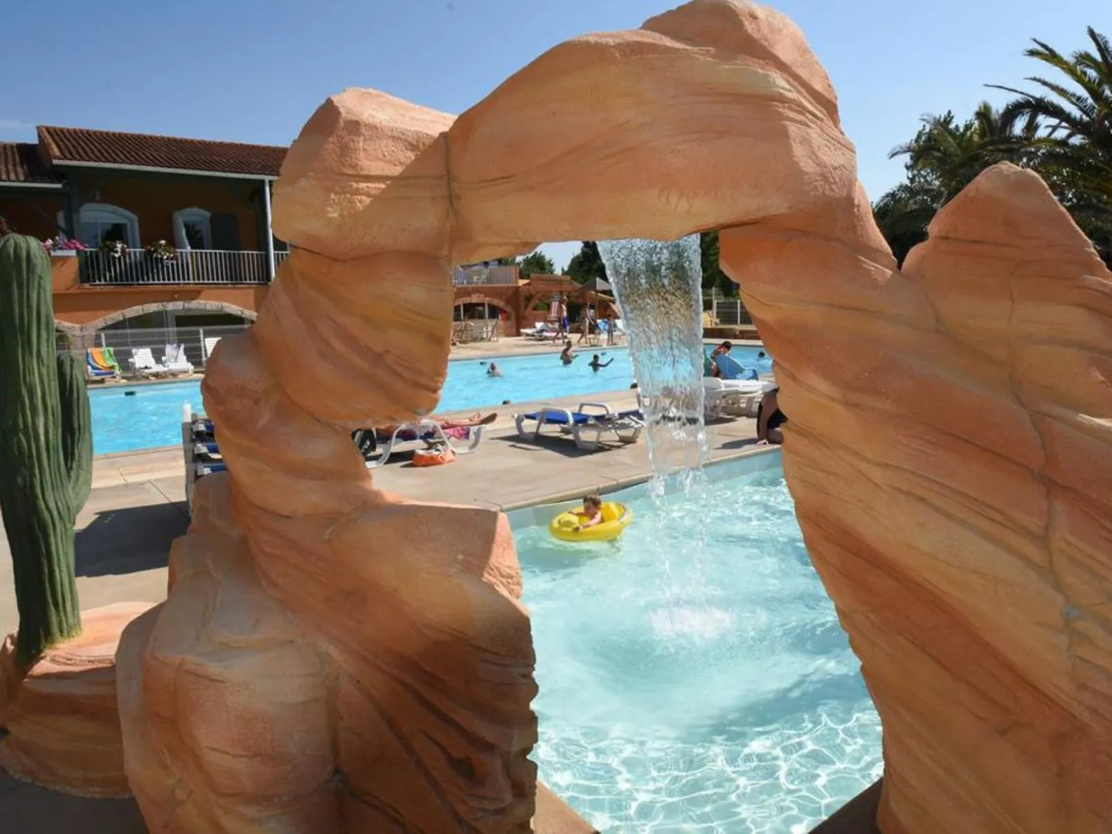 Mobilheim mit Terrasse-Buiten