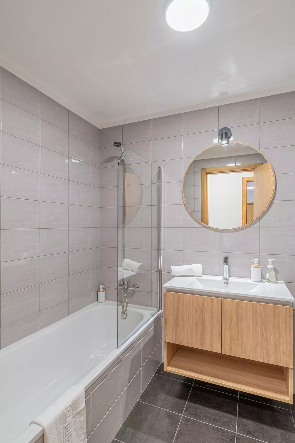 "Sonnenblume" mit Gemeinschaftspool-Binnen