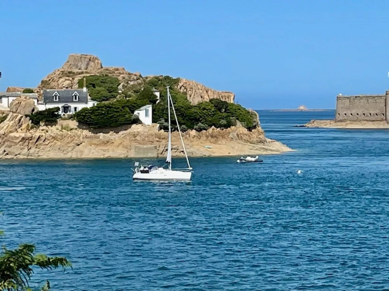 "La Maison du Quai" (Das Haus am Kai)-Buiten