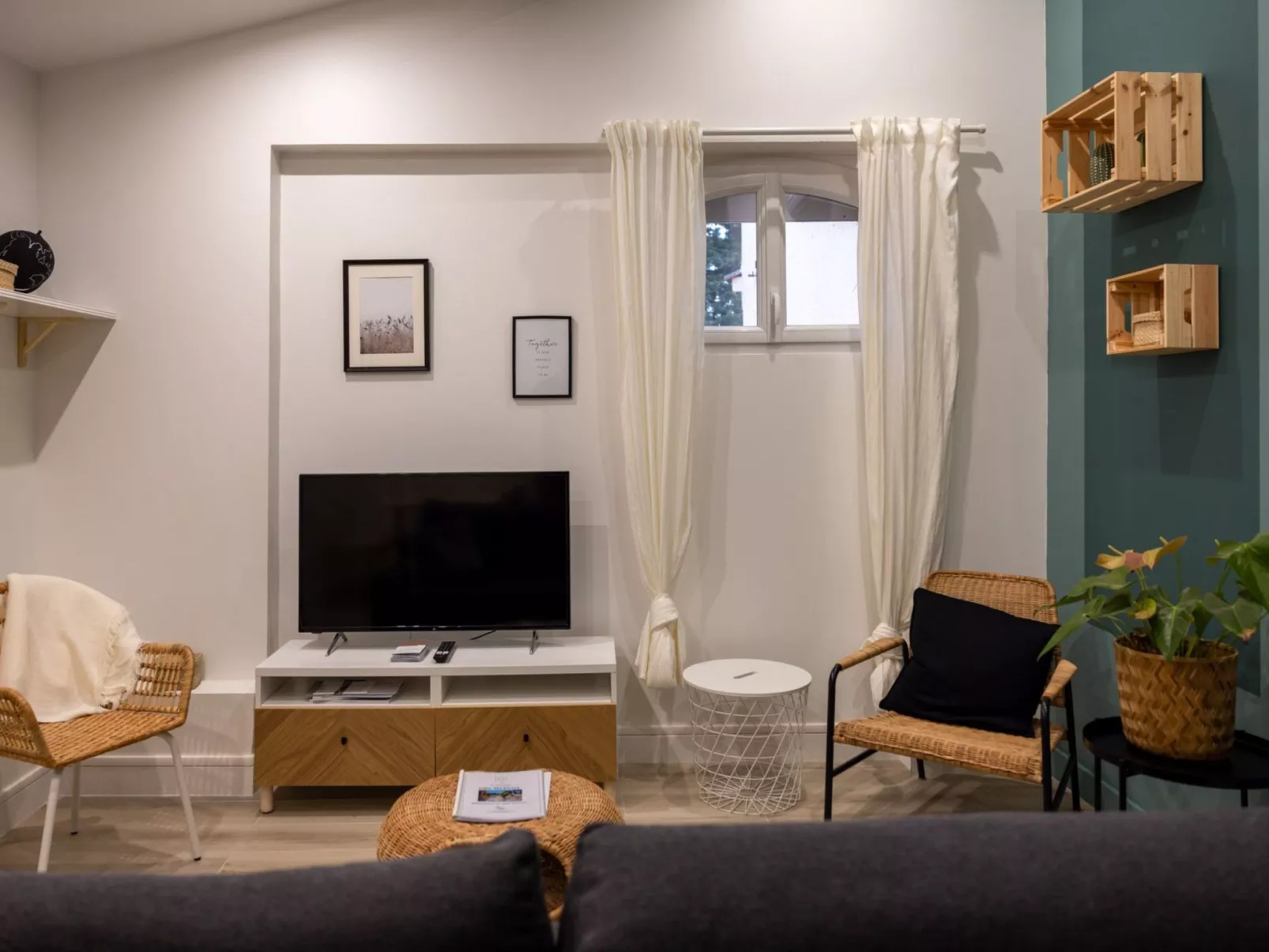 Im Herzen eines provenzalischen Weinguts, Terrasse mit Meerblick, Pool