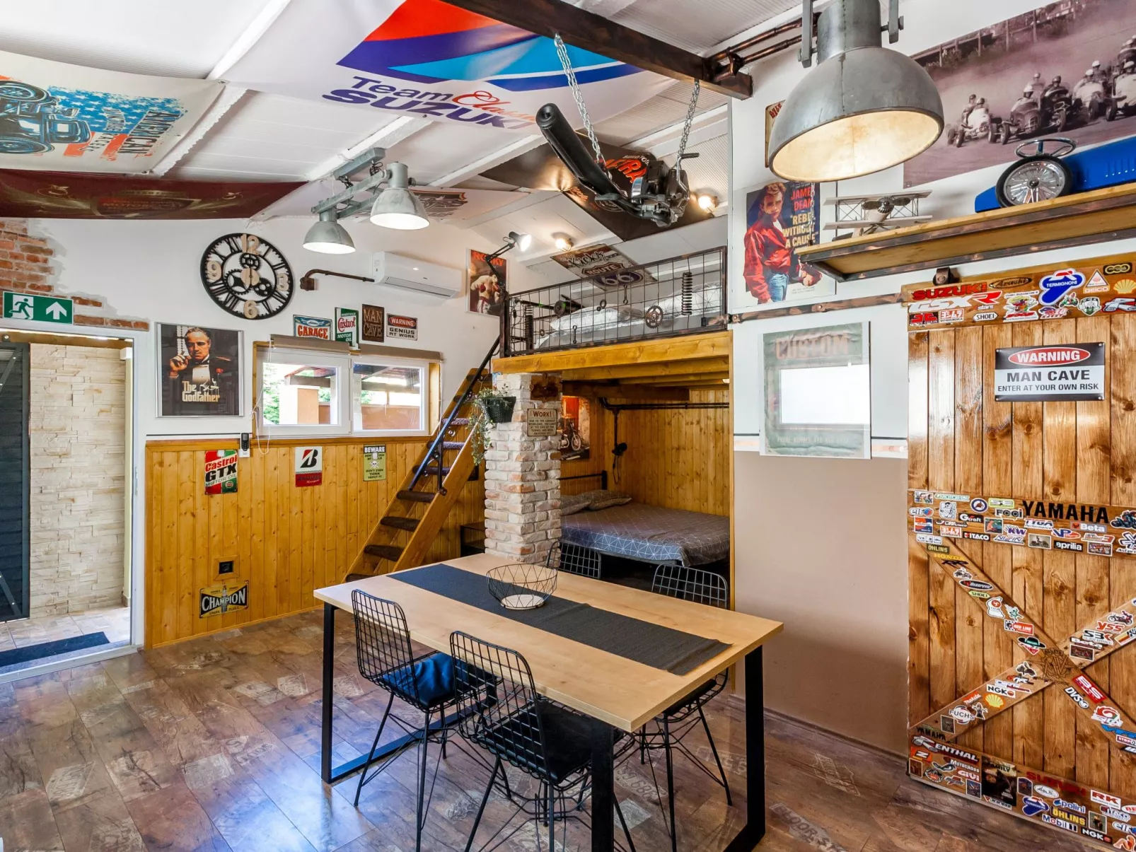 Haus im Industriestil Eni mit privatem Parkplatz-Binnen