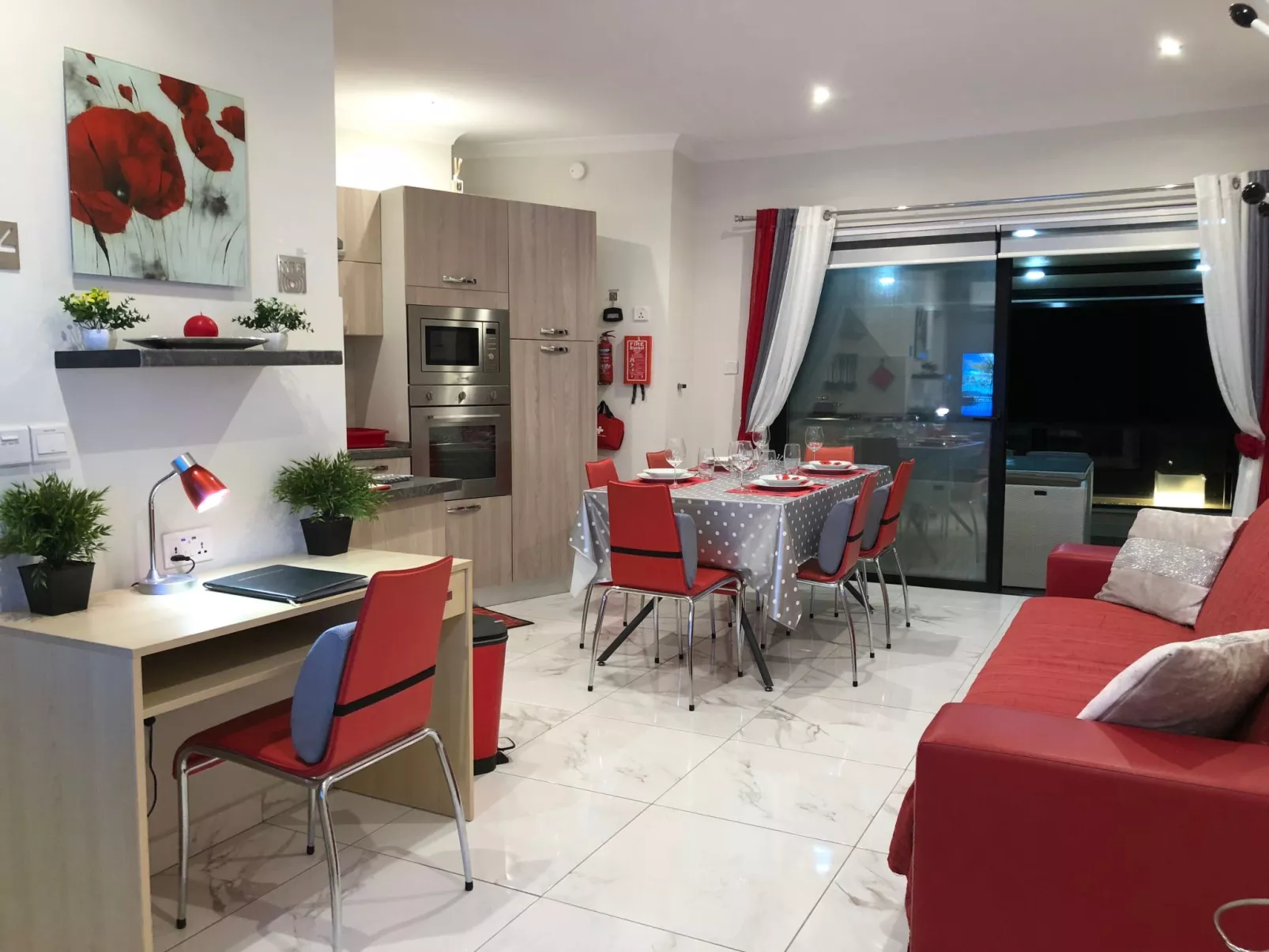 Klimatisierte Wohnung mit Grill und Terrasse-Image-tags.info