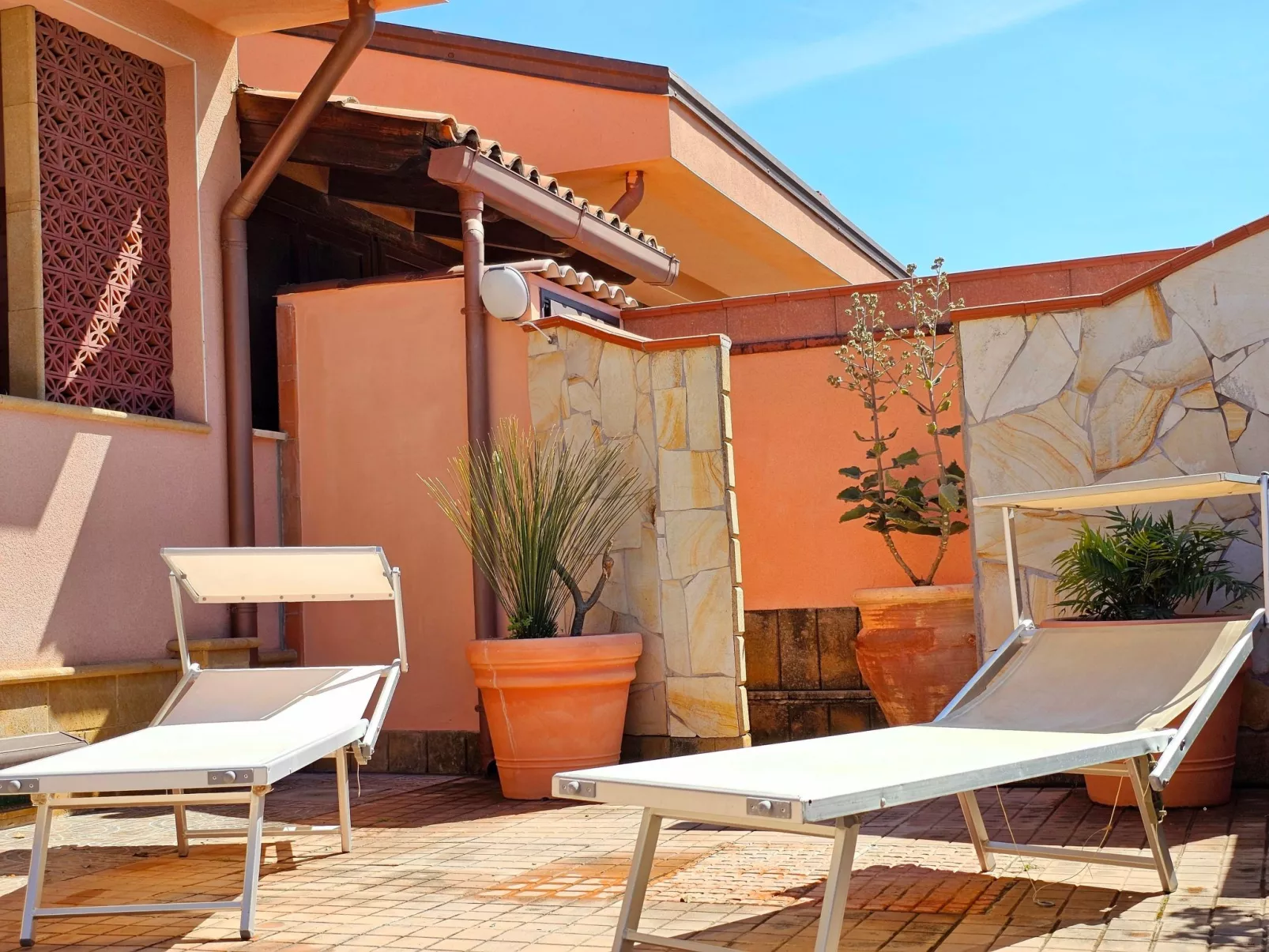 Villa mit Wasserblick-Buiten