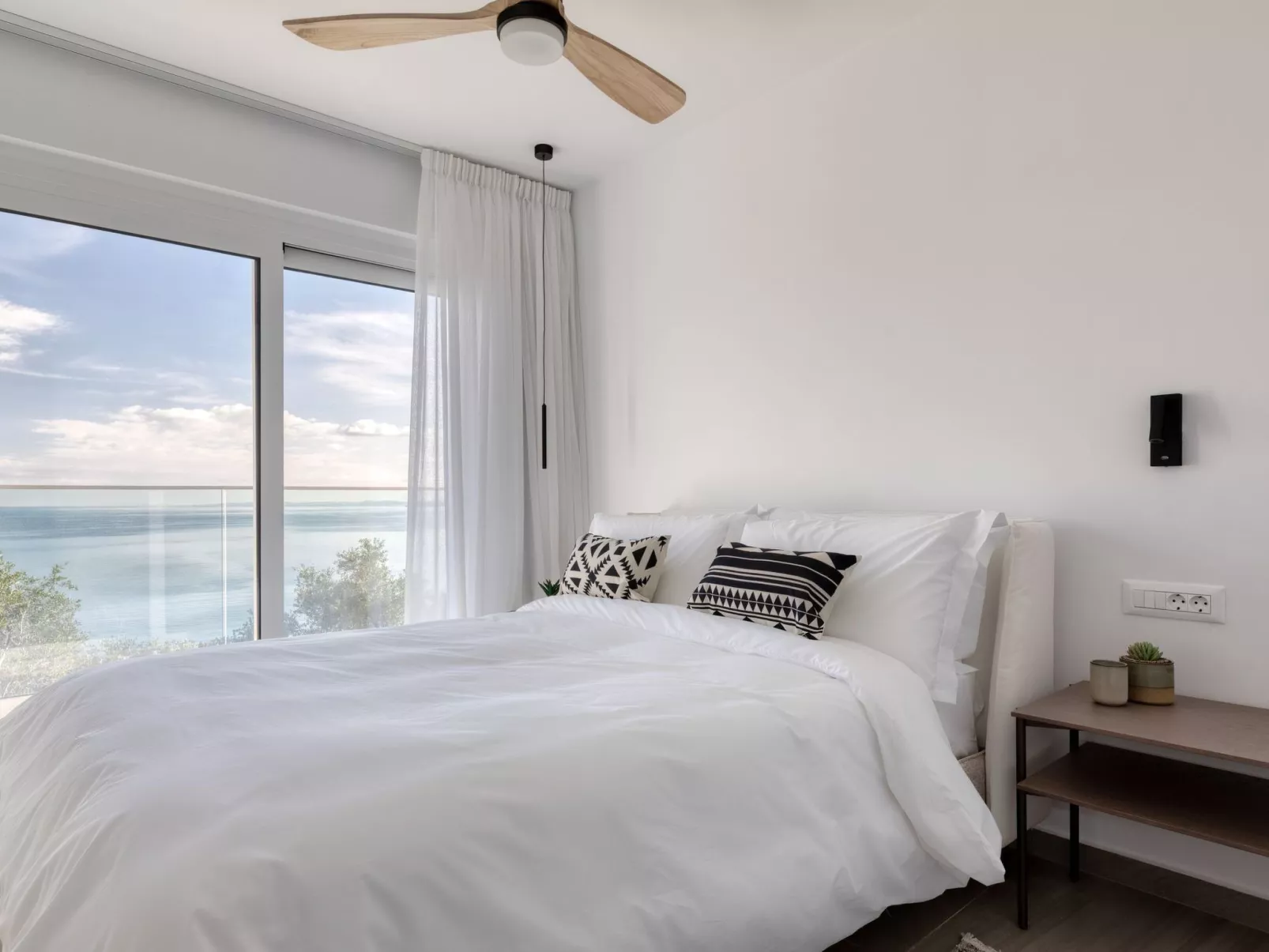 Luxuriöses Apartment mit zwei Schlafzimmern und Meerblick-Binnen