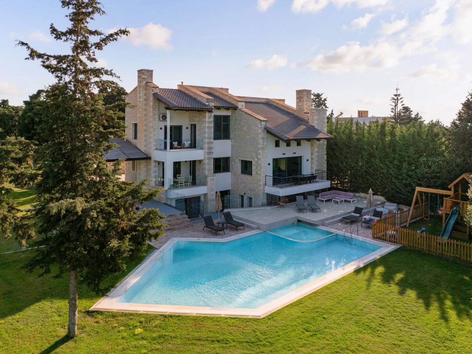 Kostenloses Frühstück, Pools, Kinderbereich, für 20 Gäste-Image-tags.info