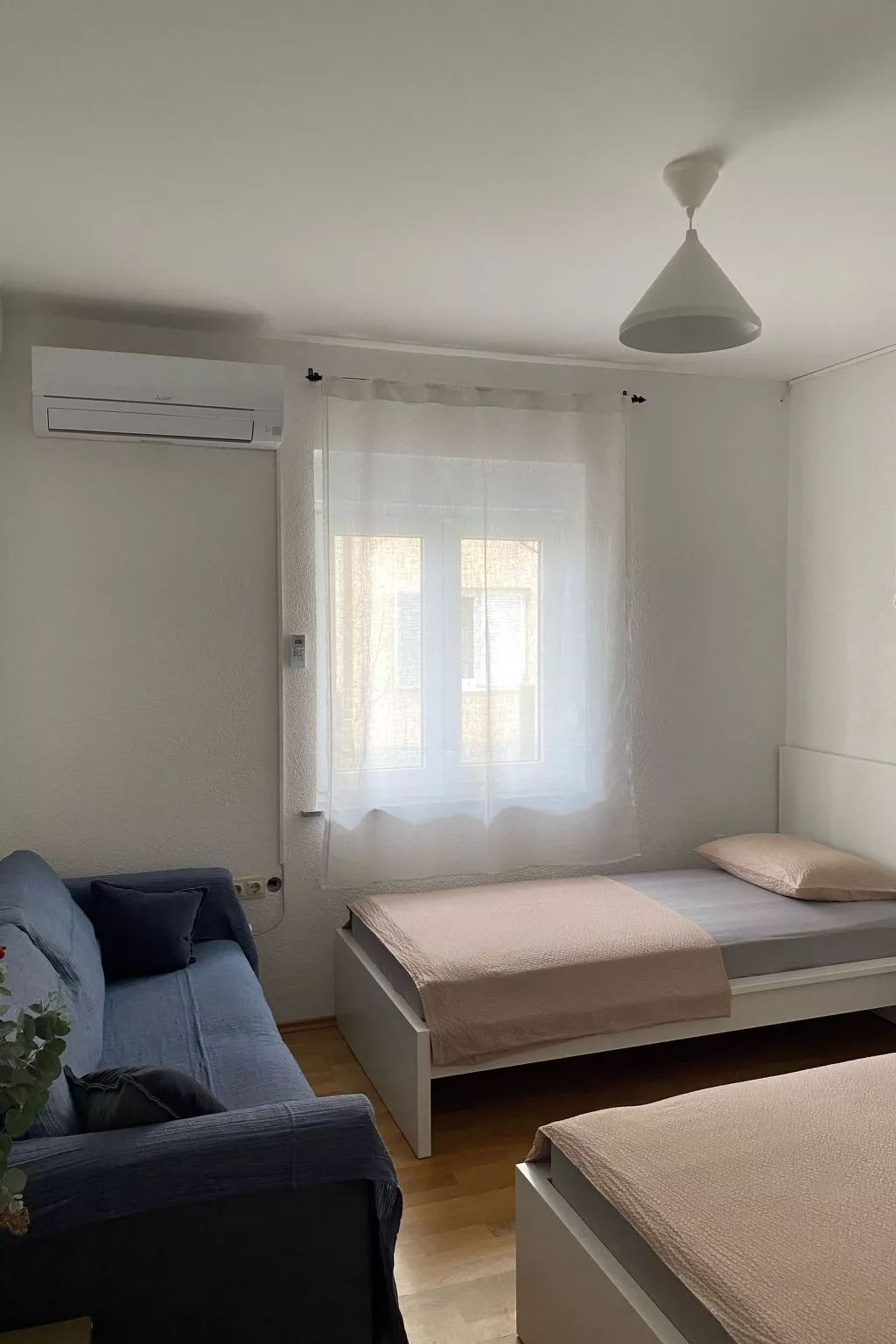 Zimmer mit Garten-Binnen