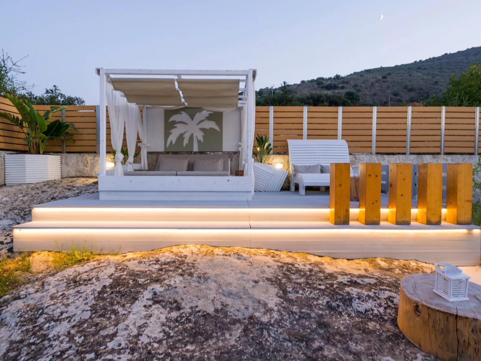 Villa White Harmony 6km vom Strand entfernt mit Pool-Buiten