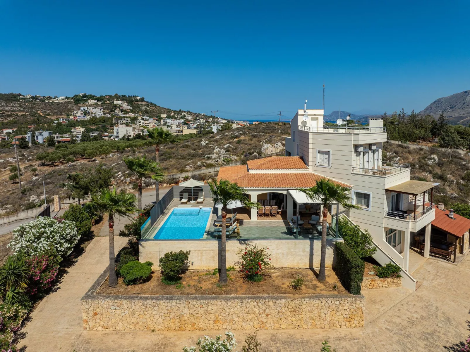 Karmilos Hill Villa - absolute Privatsphäre-Buiten