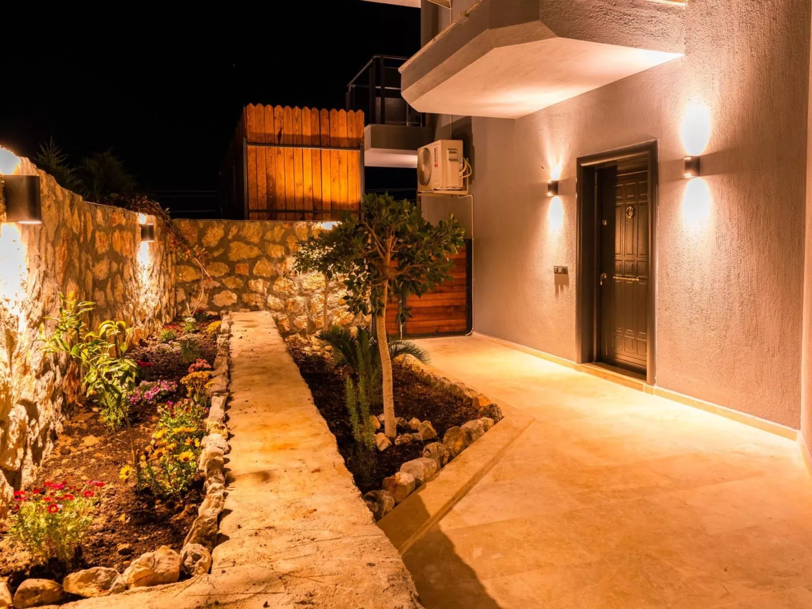 Azda-Image-tags.info