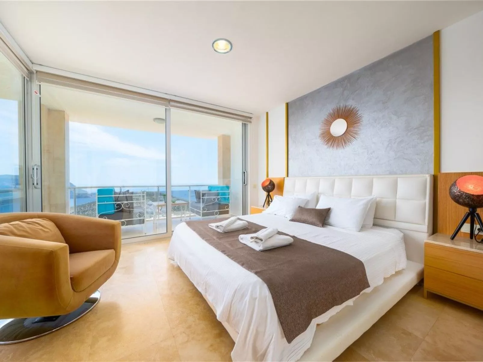 Villa Blueline mit Pool und Meerblick, im Zentrum-Binnen