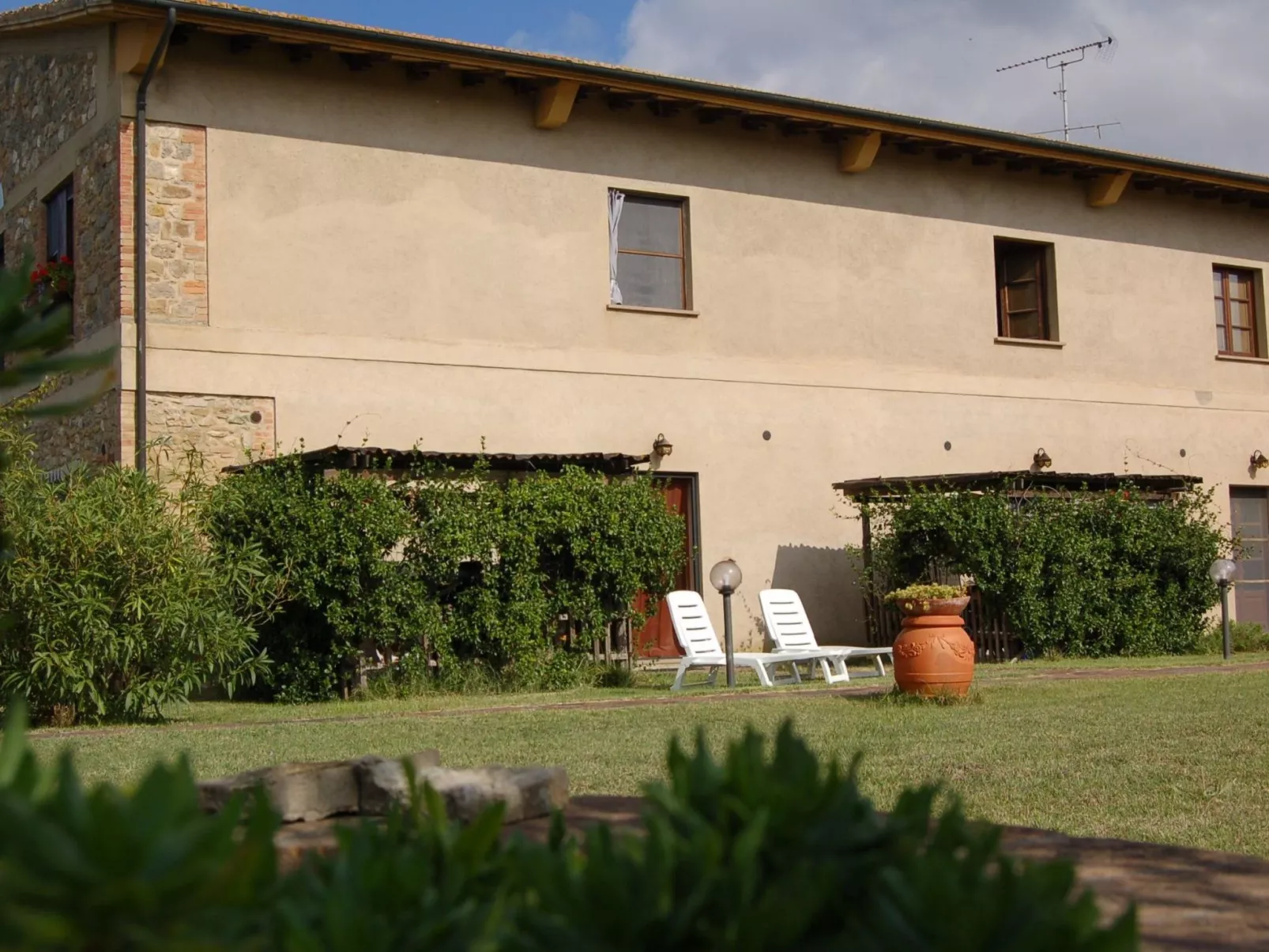 Schönes Ferienhaus in Volterra mit Großem Garten-Buiten