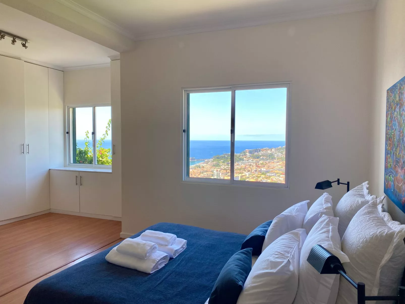 Ideales Familienhaus mit freiem Stadt- und Meerblick-Image-tags.info