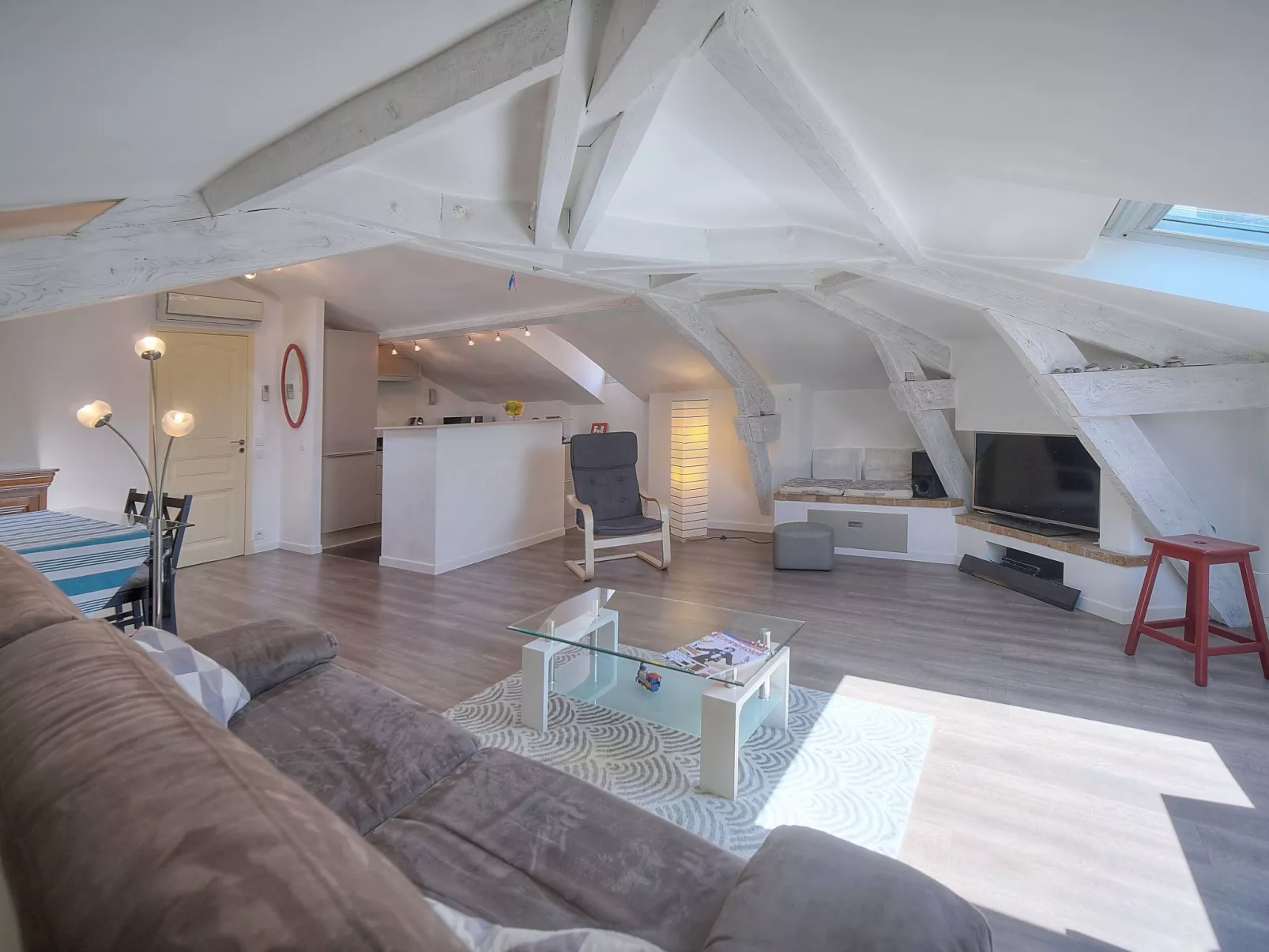 Loftartige Wohnung in ruhiger Lage in Cannes-Binnen