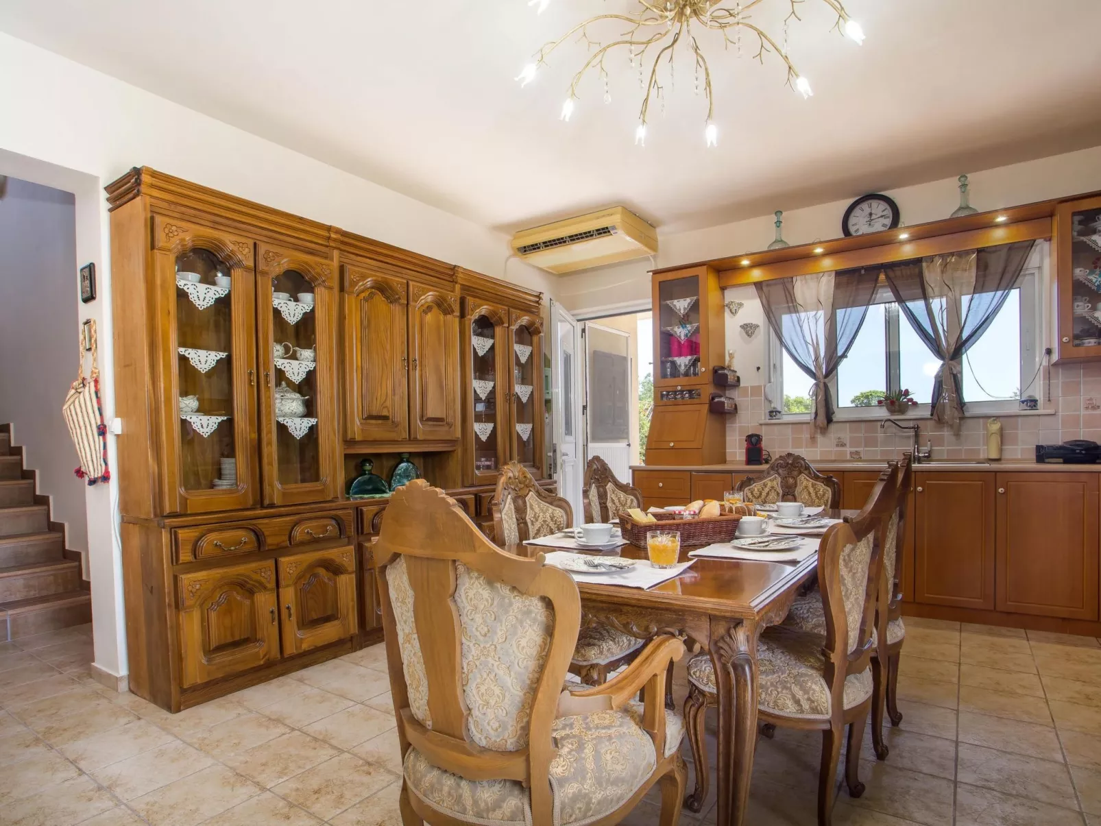 Villa "Laylande House" mit Bergblick-Image-tags.info