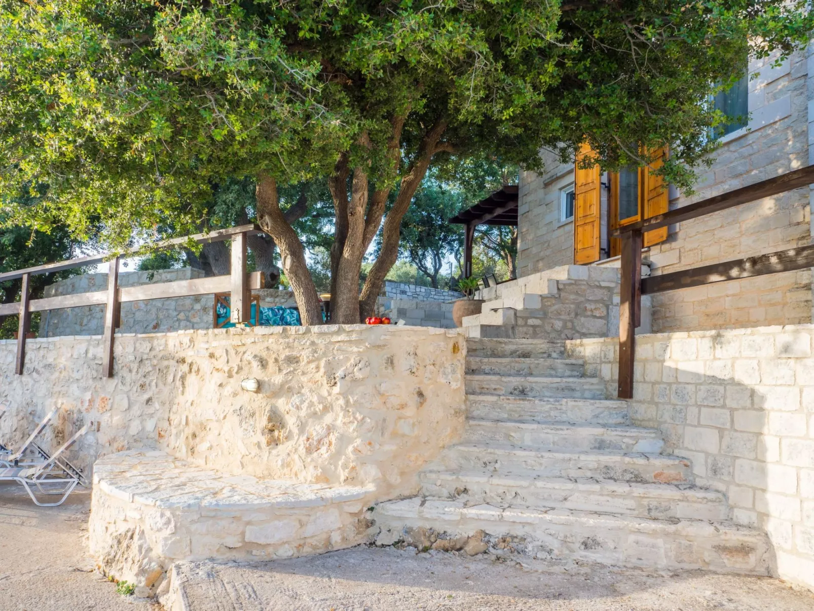 Villa aus Stein mit privatem Pool und BBQ-Bereich-Image-tags.info