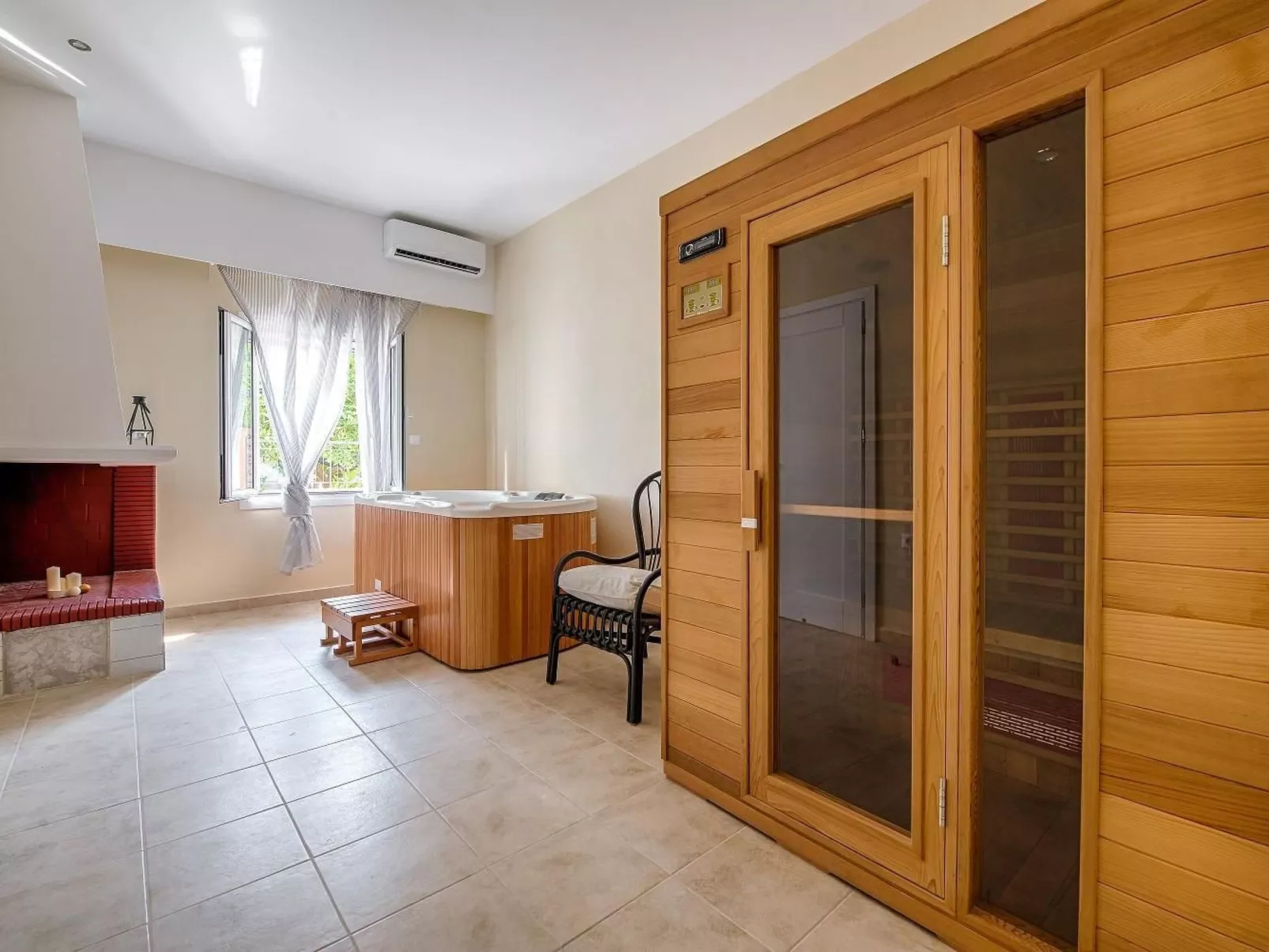 "Despina's Terrace"-Binnen