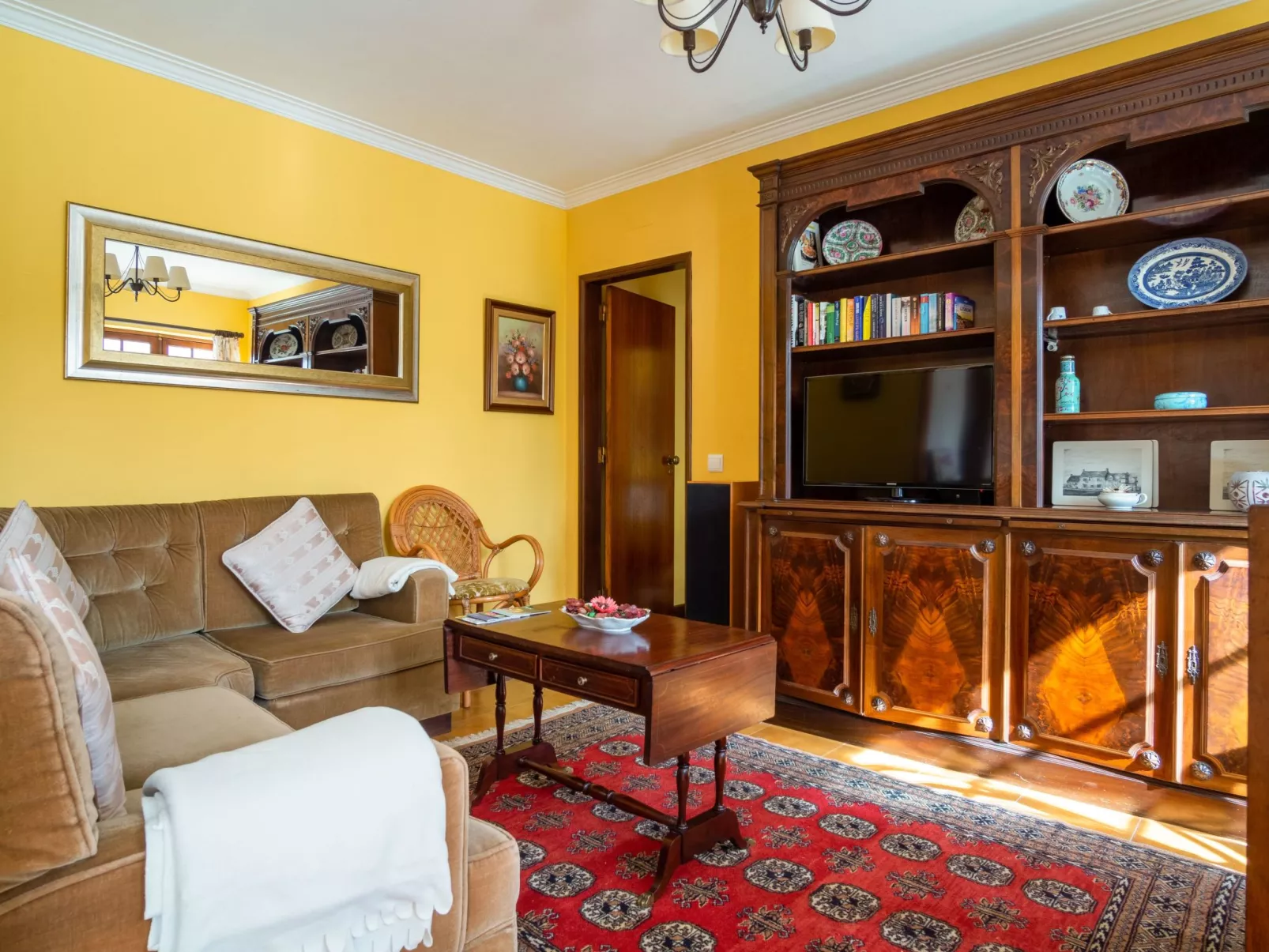 Schönes Ferienhaus in Colares mit Privatem Pool-Binnen