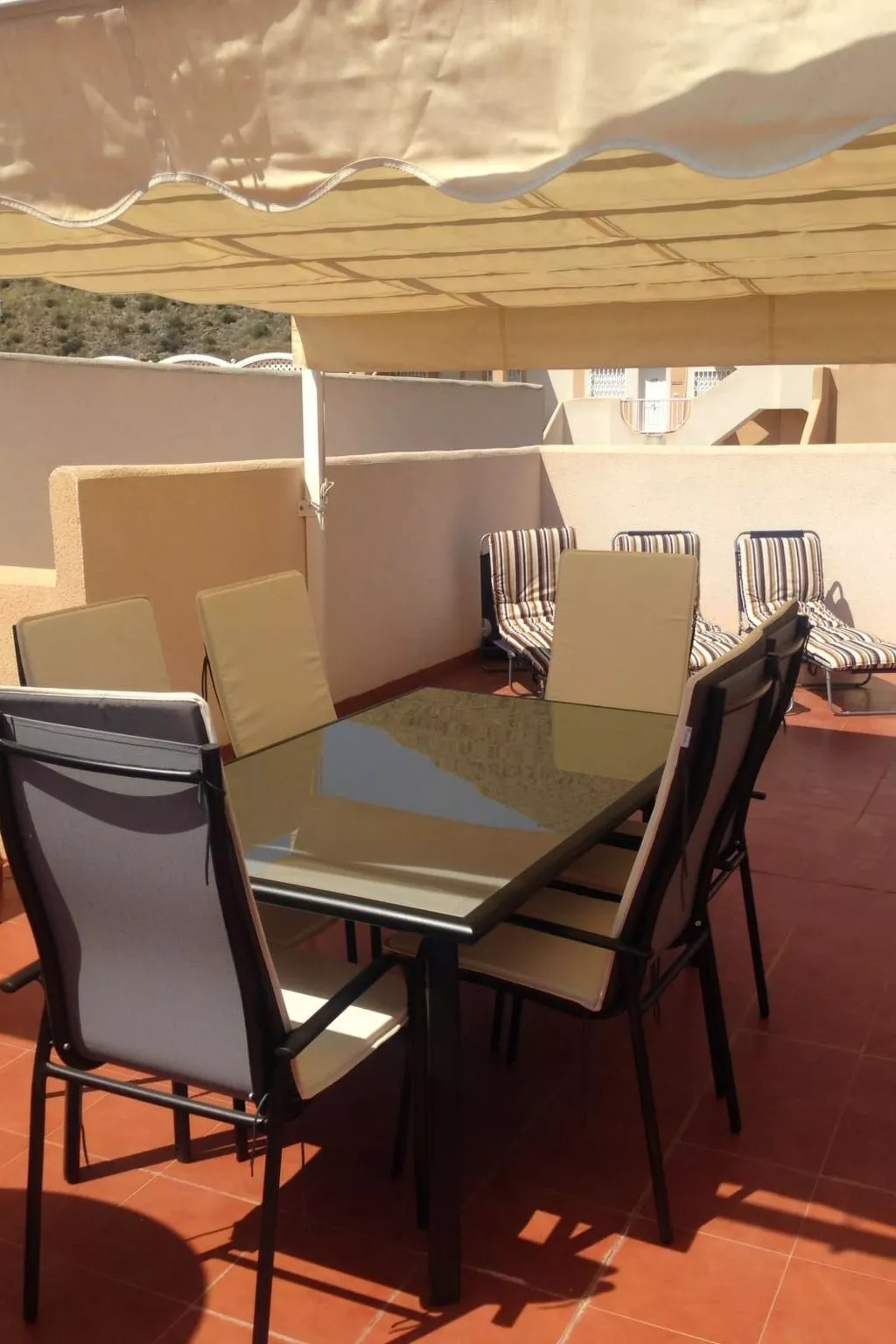 Wohnung mit Dachterrasse-Buiten