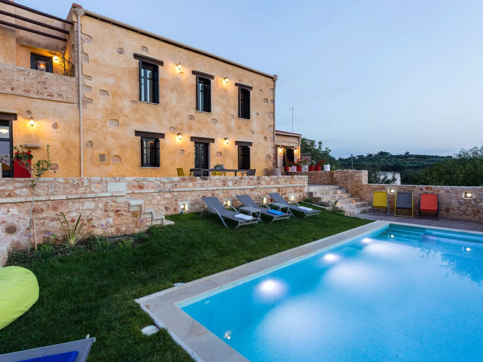 Freistehendes Ferienhaus mit großem Pool