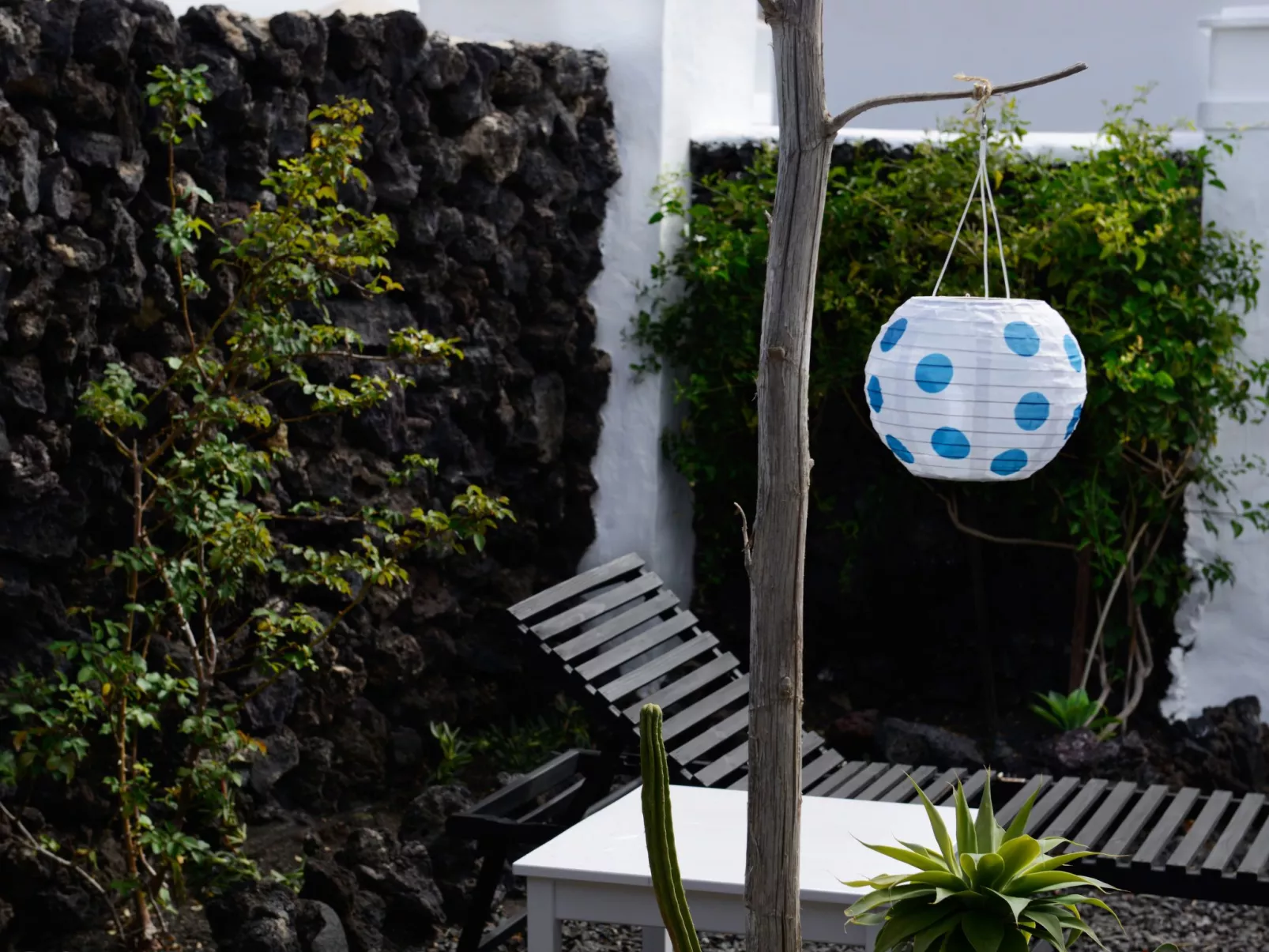 Lavastein-Bauernhaus Yazmina mit schönem Garten-Buiten