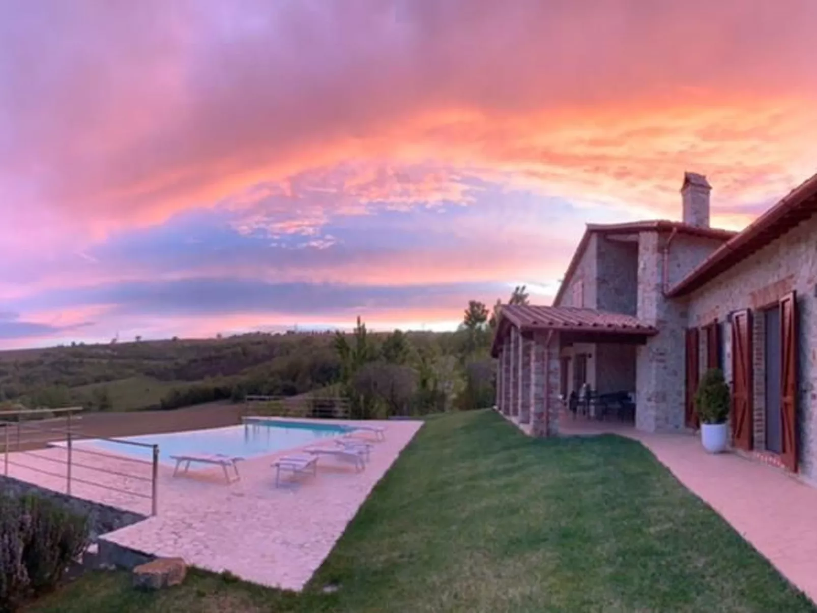 Casale Civitella mit Infinity-Pool