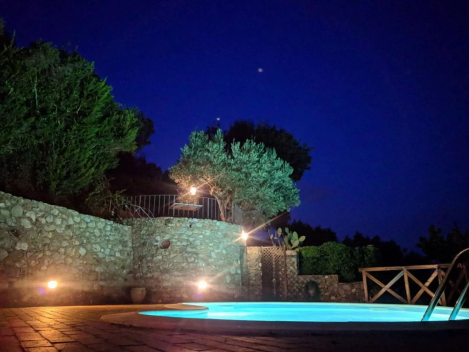 Wunderschöne Villa dei Feaci mit Pool-Buiten