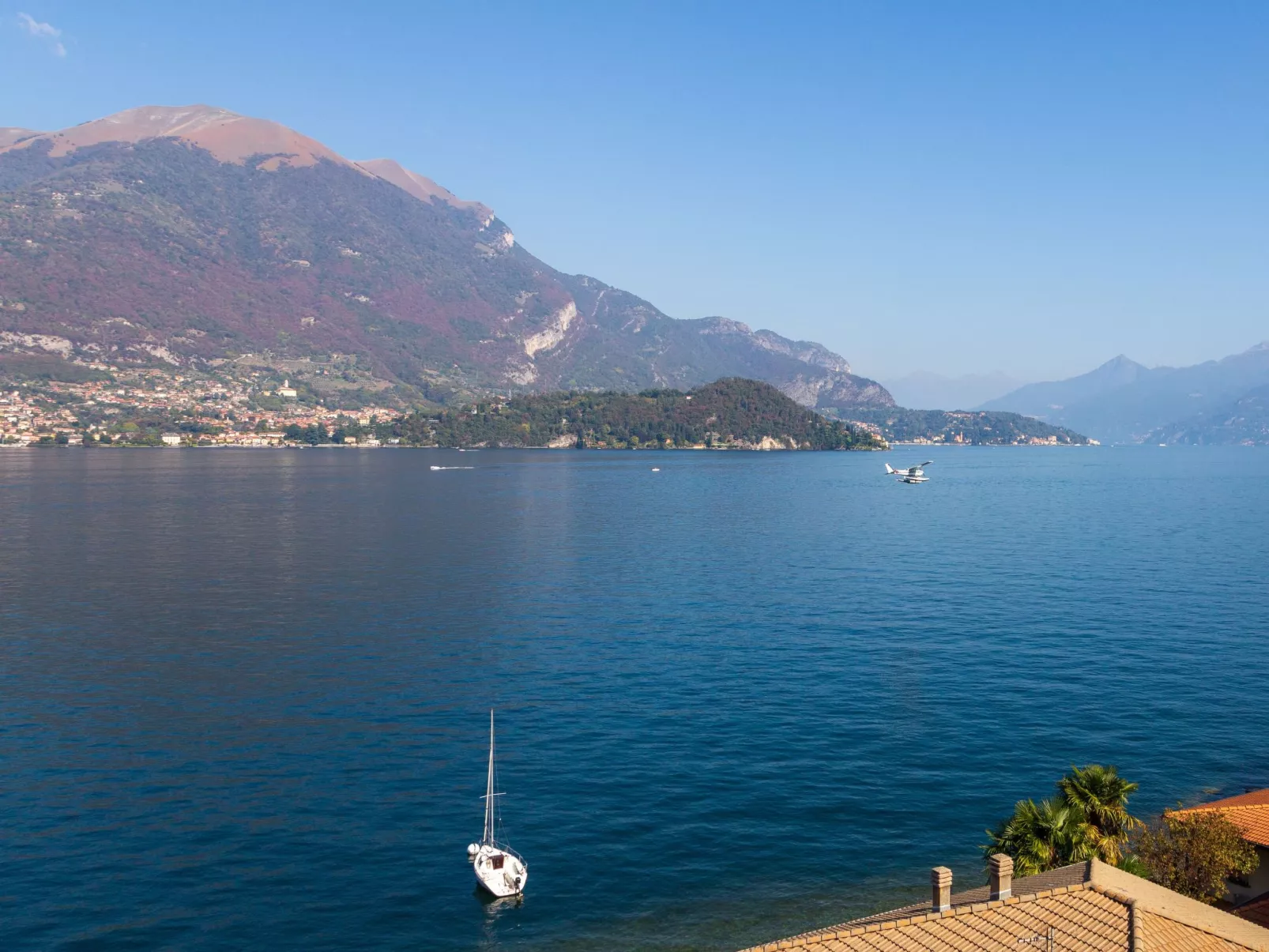 Mit Blick auf den Comer See