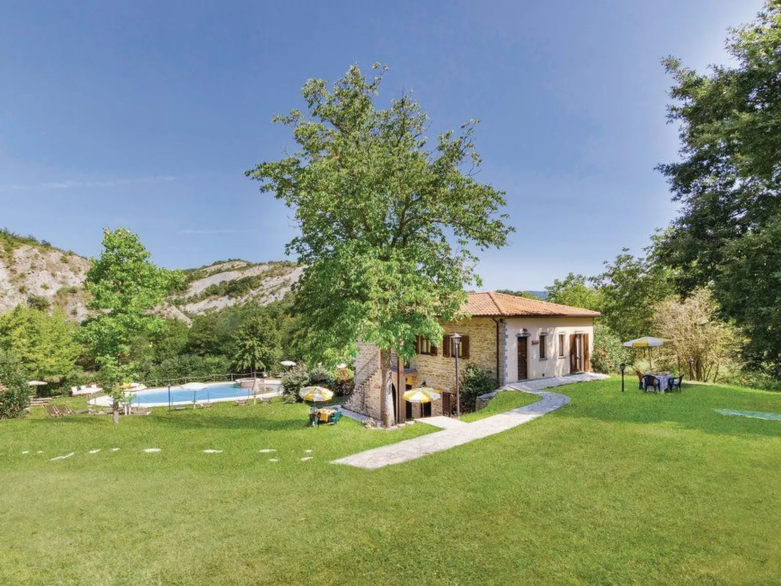 Unterkunft in einer Höhle mit Whirlpool-Buiten