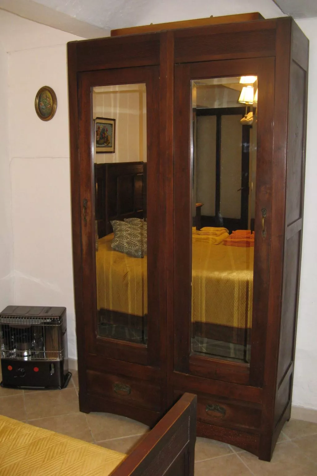 Typisches Bauernhaus mit holzbefeuertem Kamin-Binnen