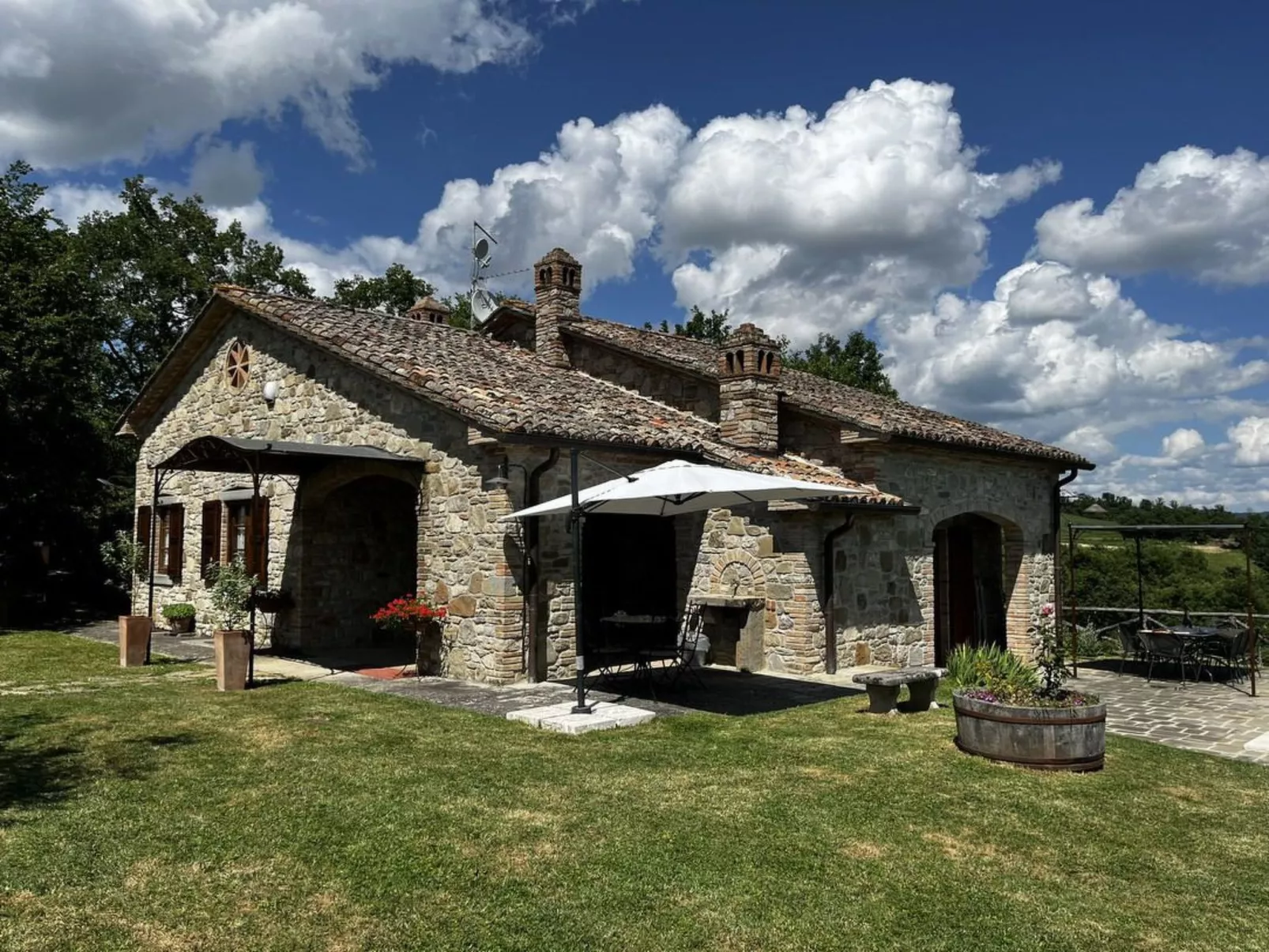 Villa mit privatem Pool zwischen Umbrien und der Toskana-Buiten