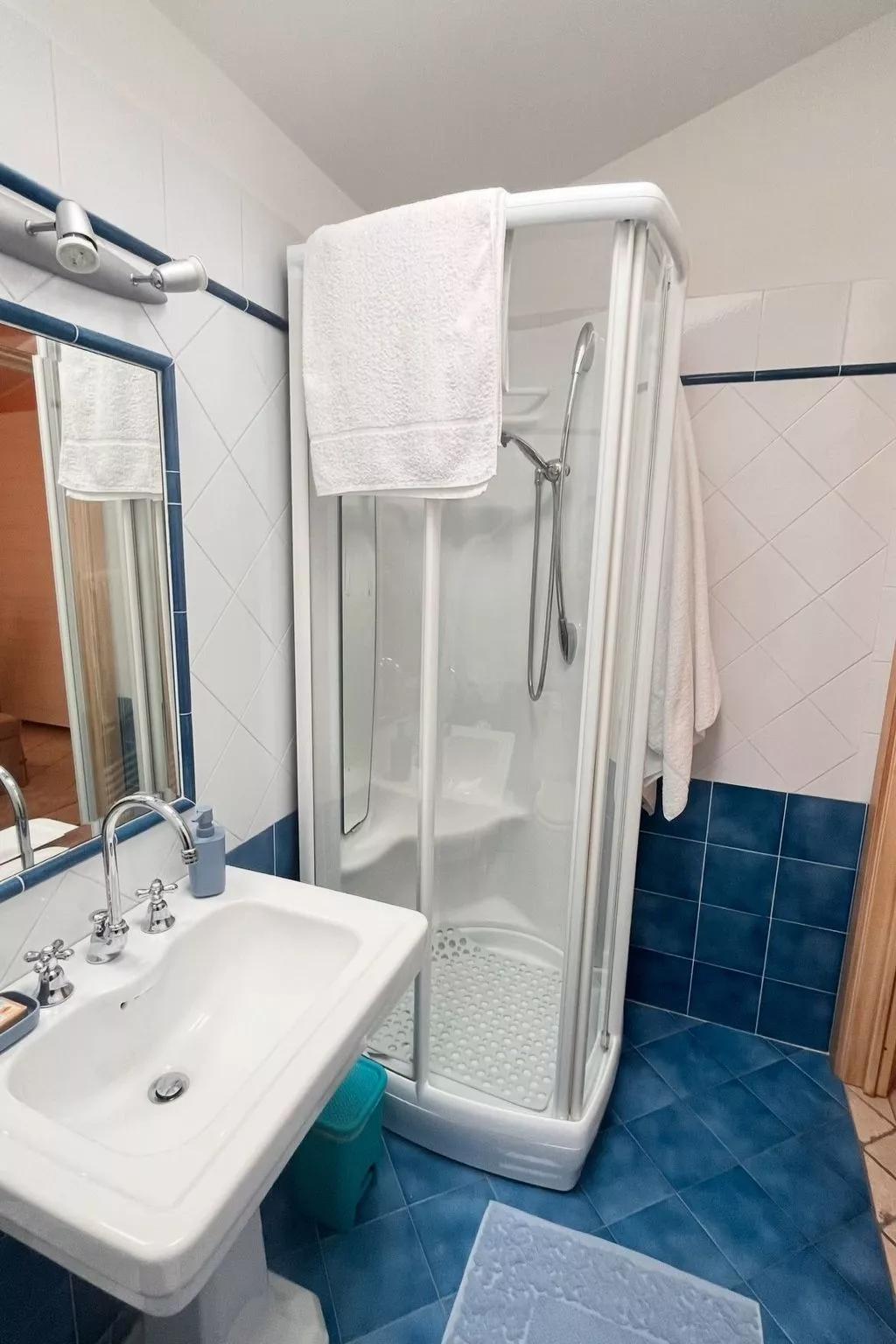 Luxuriöse Gartenvilla-Image-tags.info