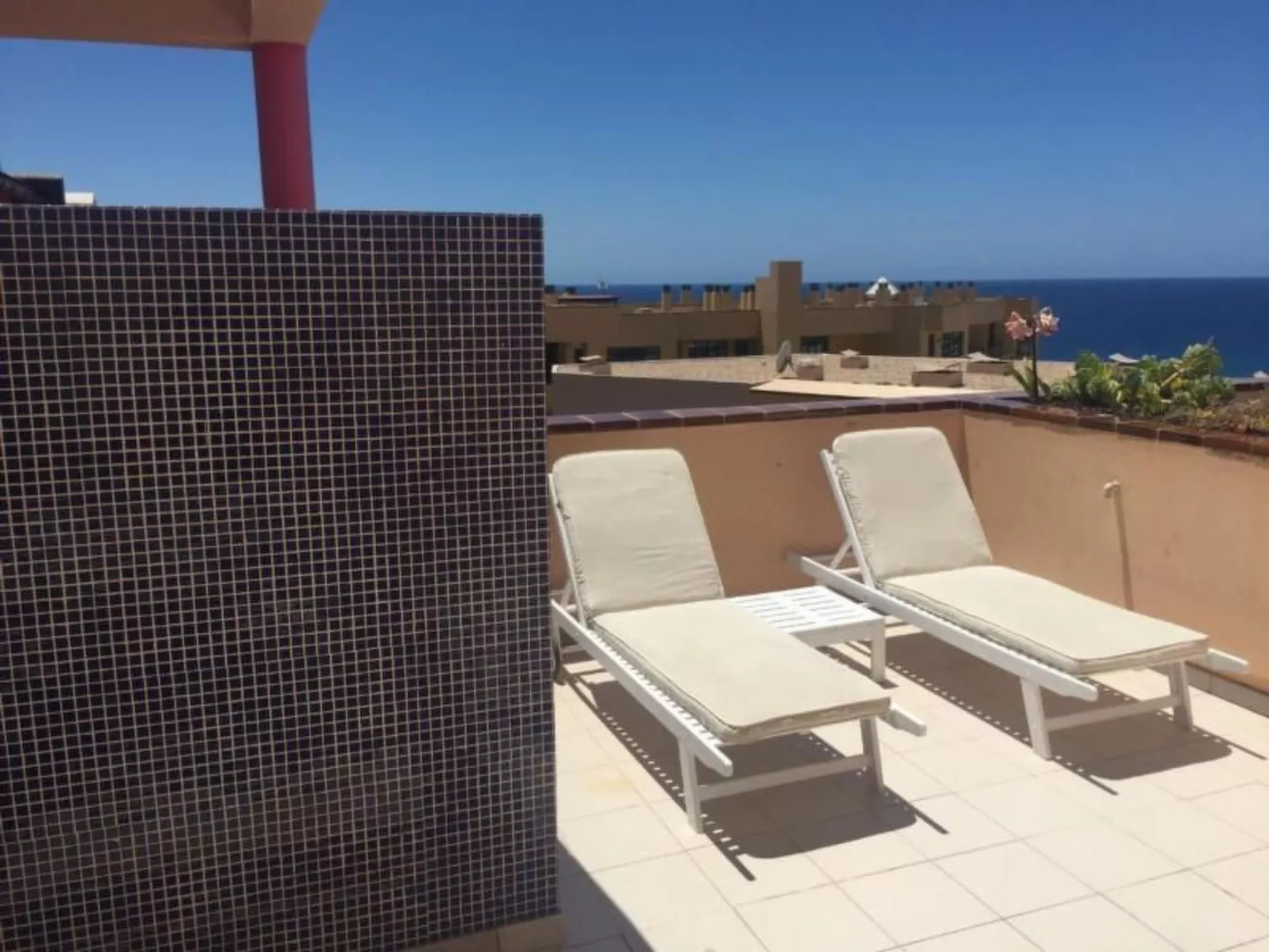 Schöne Wohnung mit Sonnenterrasse und Meerblick